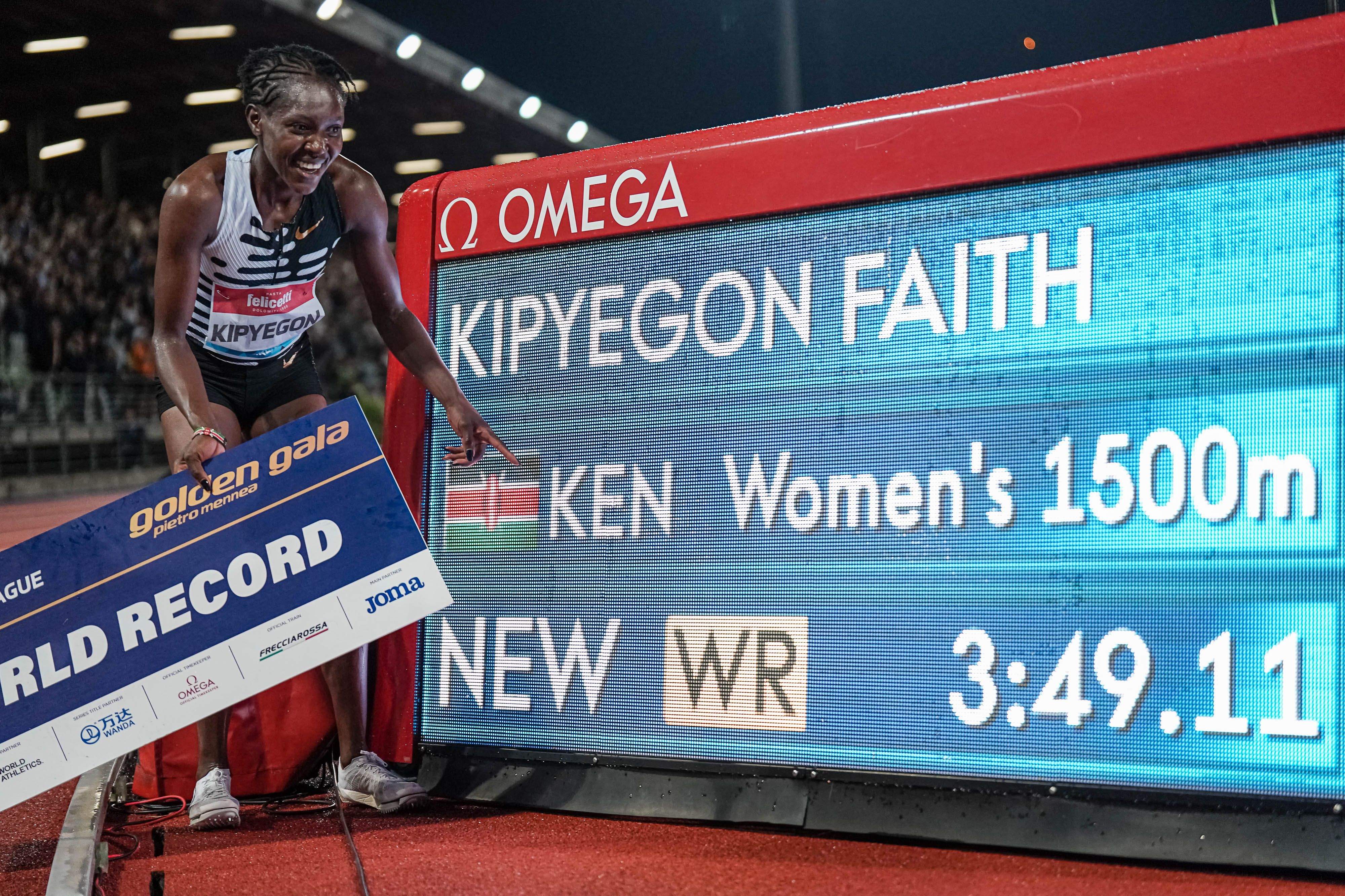 Faith Kipyegon ante su nuevo récord del mundo logrado en Florencia. FRANCESCA GRANA.