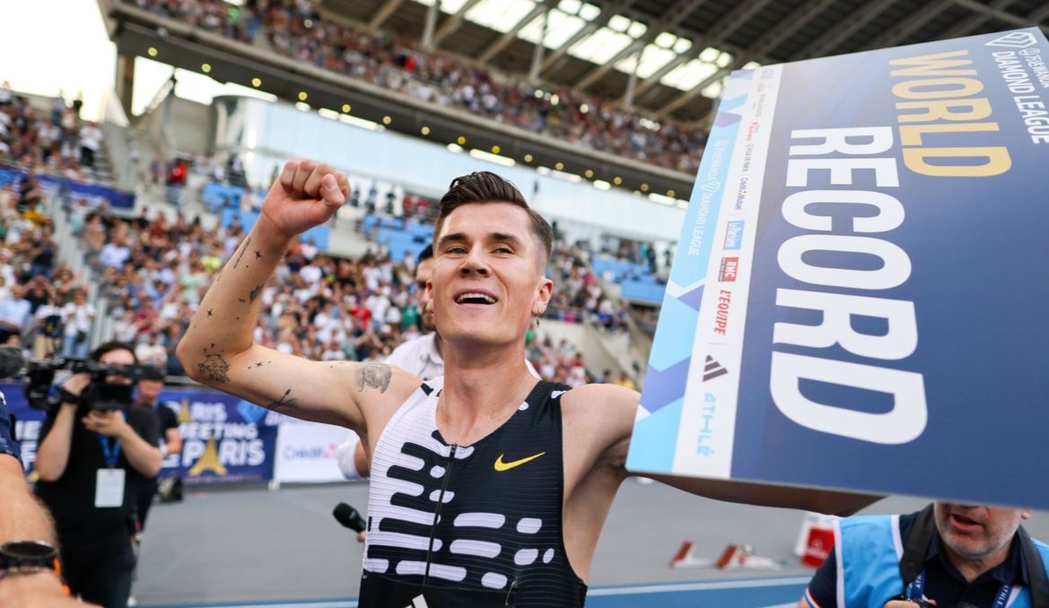 Una imagen de Jakob Ingebrigtsen tras batir el récord del mundo de dos millas en París. DAN VERNON.