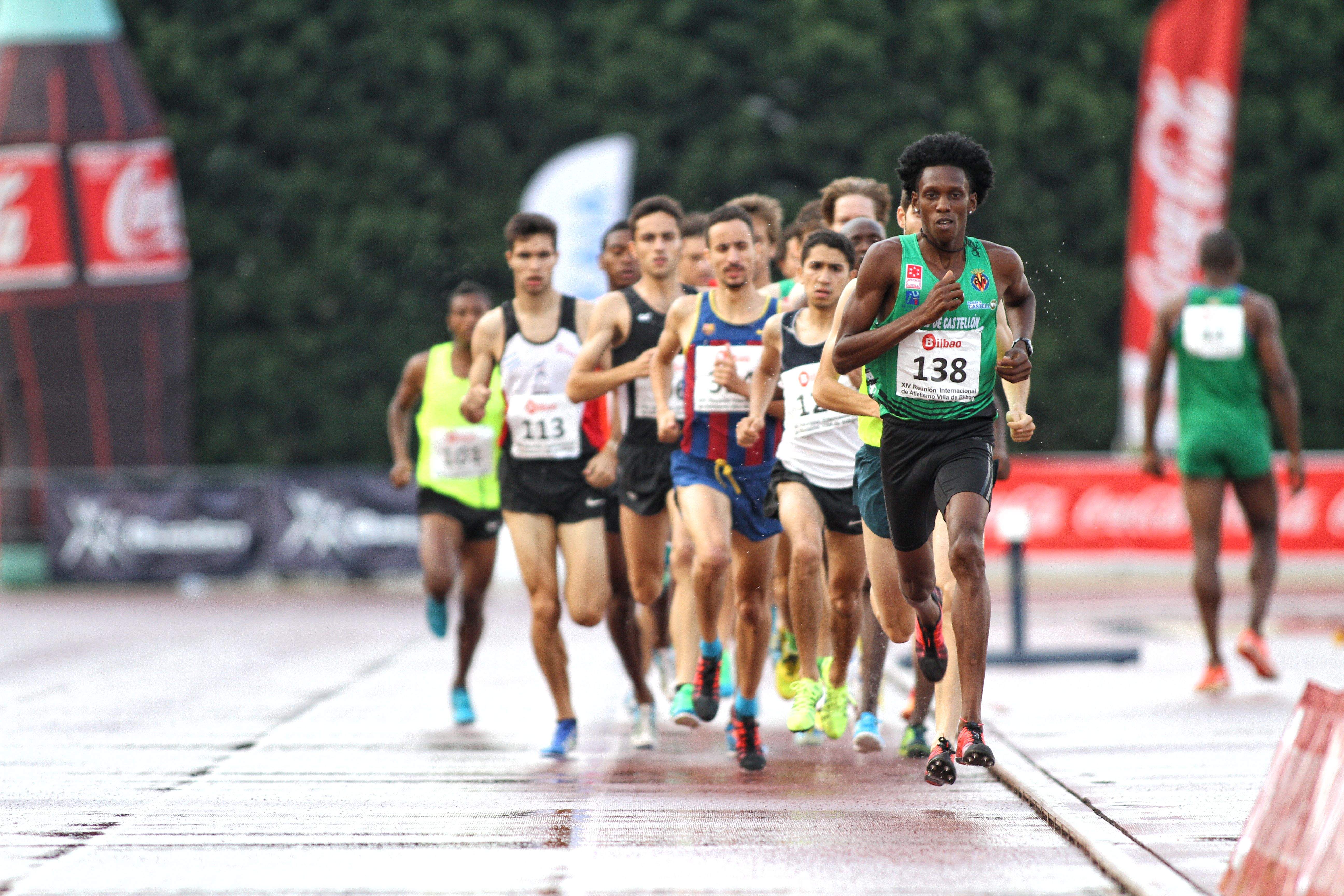 El 1500 siempre tiene un lugar especial en la pista de Zorrotza, escenario de la Reunión Internacional Villa de Bilbao. FOTORUNNERS
