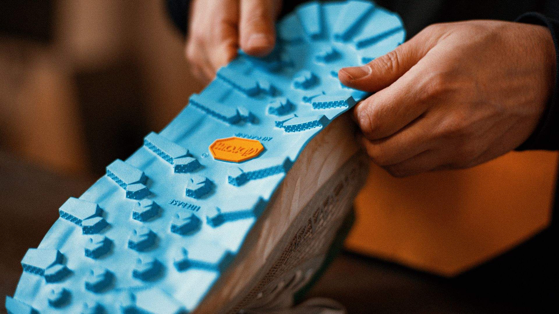 Vibram y NNormal han creado un programa diseñado para alargar la vida de las zapatillas. LYMBUS.