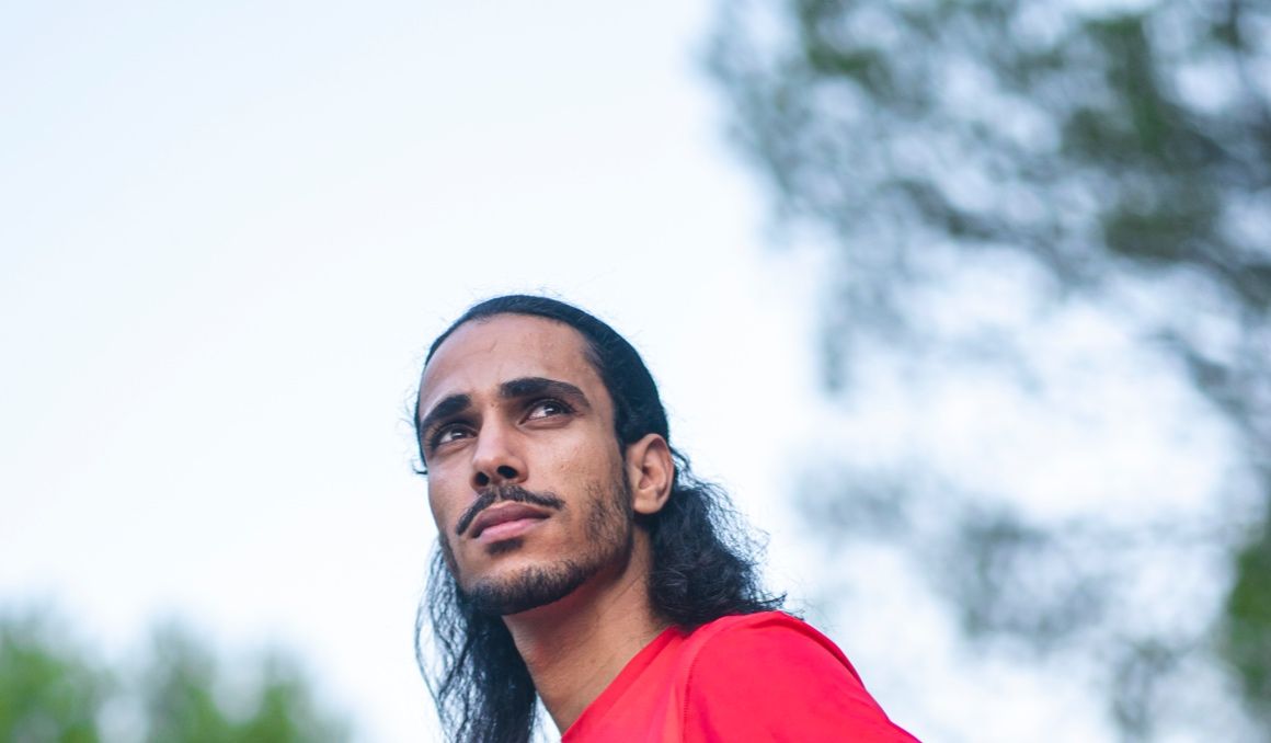 Mo Katir ha presentado un poema en colaboración con ASICS que ya puedes escuchar en Spotify. FOTORUNNERS. Mo Katir ha presentado un poema en colaboración con ASICS que ya puedes escuchar en Spotify. FOTORUNNERS.