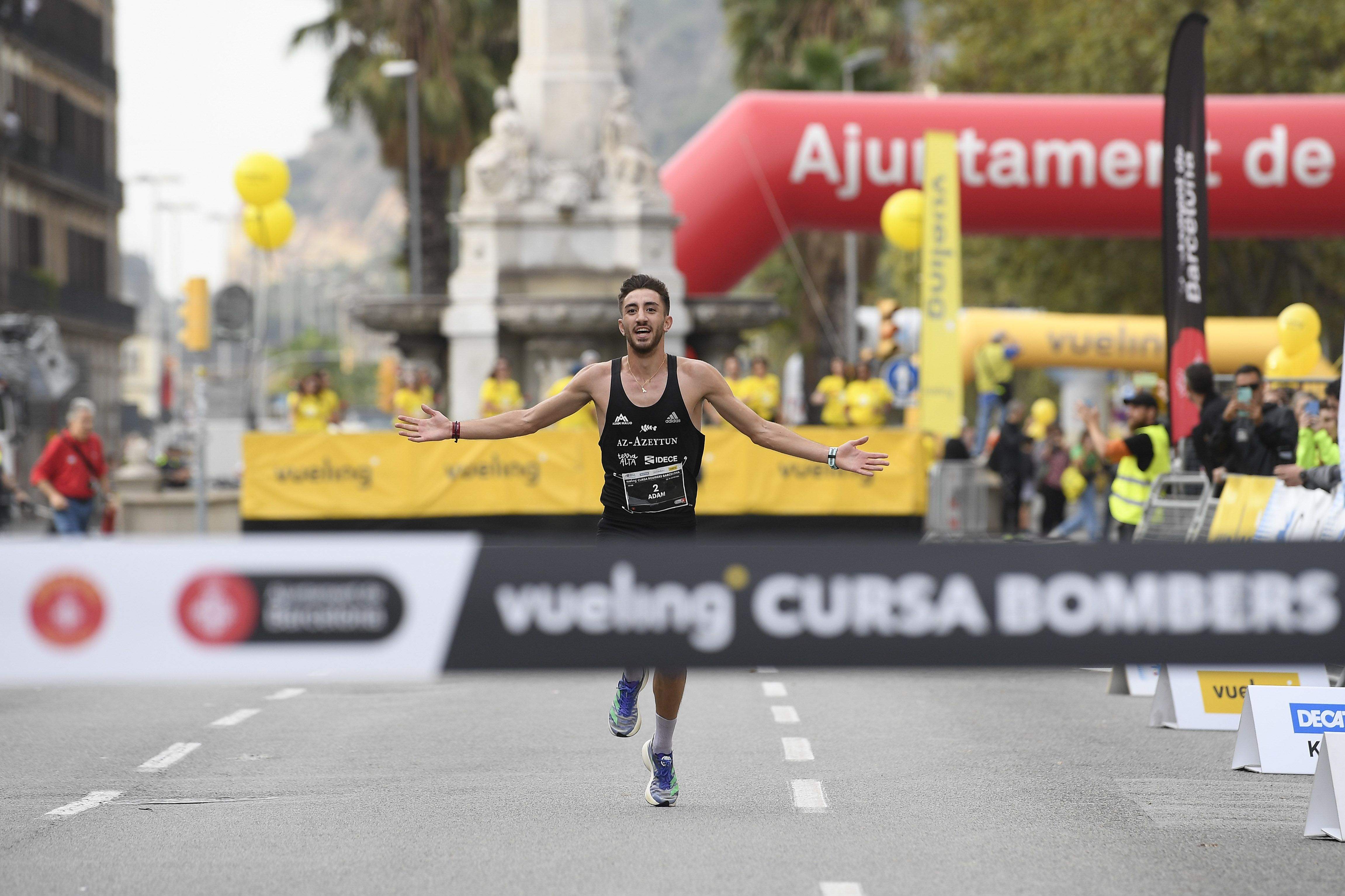  Àdam Maijó logrando la victoria en la Cursa Bombers de Barcelona 2022.