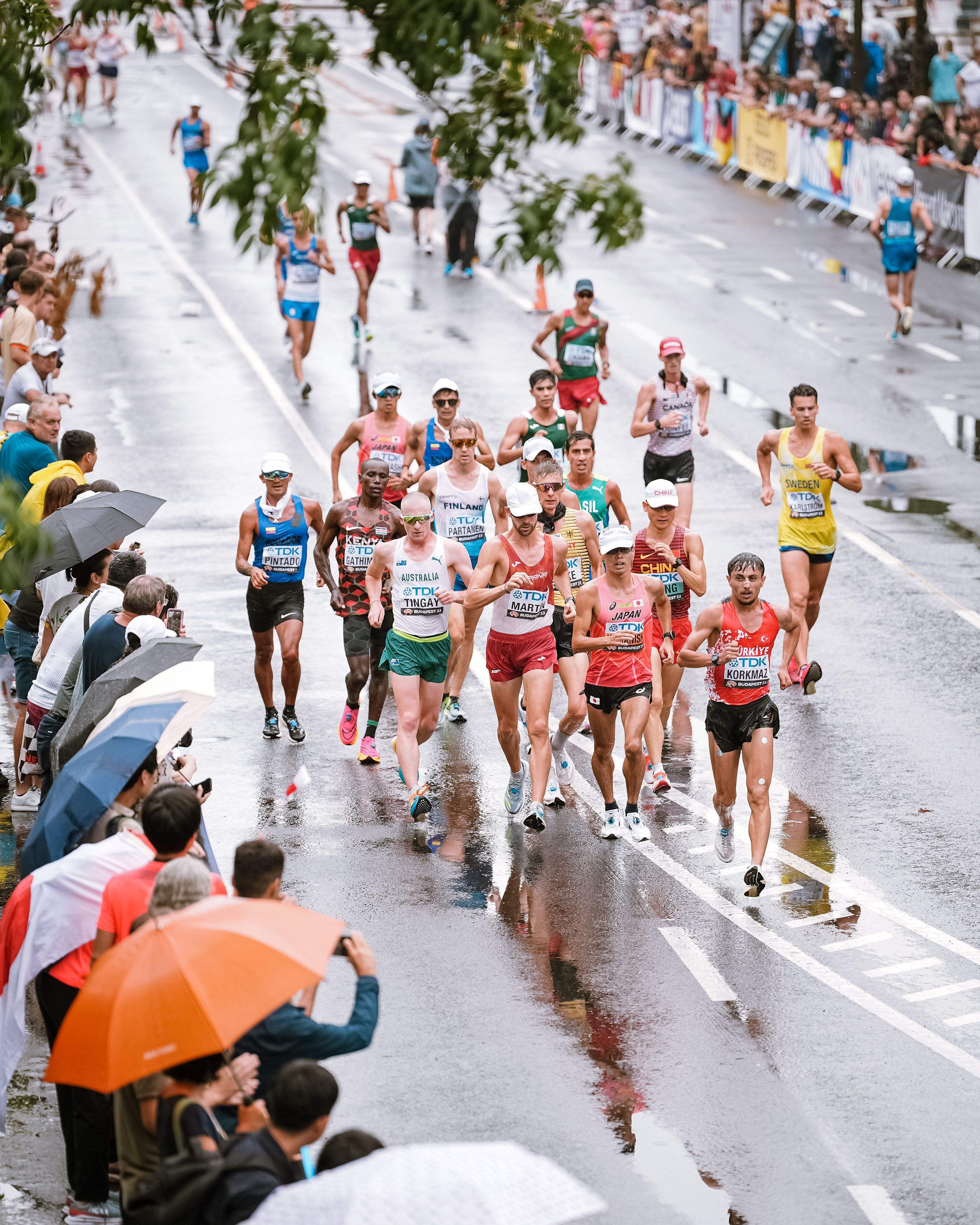 La lluvia ha sido una de las protagonistas en la primera mañana del Mundial, provocando el aplazamiento de la prueba de marcha. SPORTMEDIA.