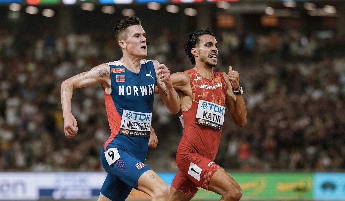 Mo Katir y Jakob Ingebrigtsen en el Campeonato del Mundo de Budapes disputándose el oro en los 5000 metros. SPORTMEDIA. Mo Katir y Jakob Ingebrigtsen en el Campeonato del Mundo de Budapes disputándose el oro en los 5000 metros. SPORTMEDIA.