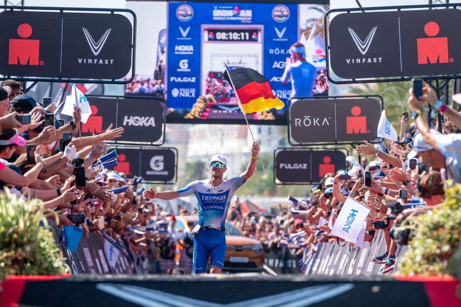 Patrick Lange llegando segundo en la meta del mundial IRONMAN de Niza