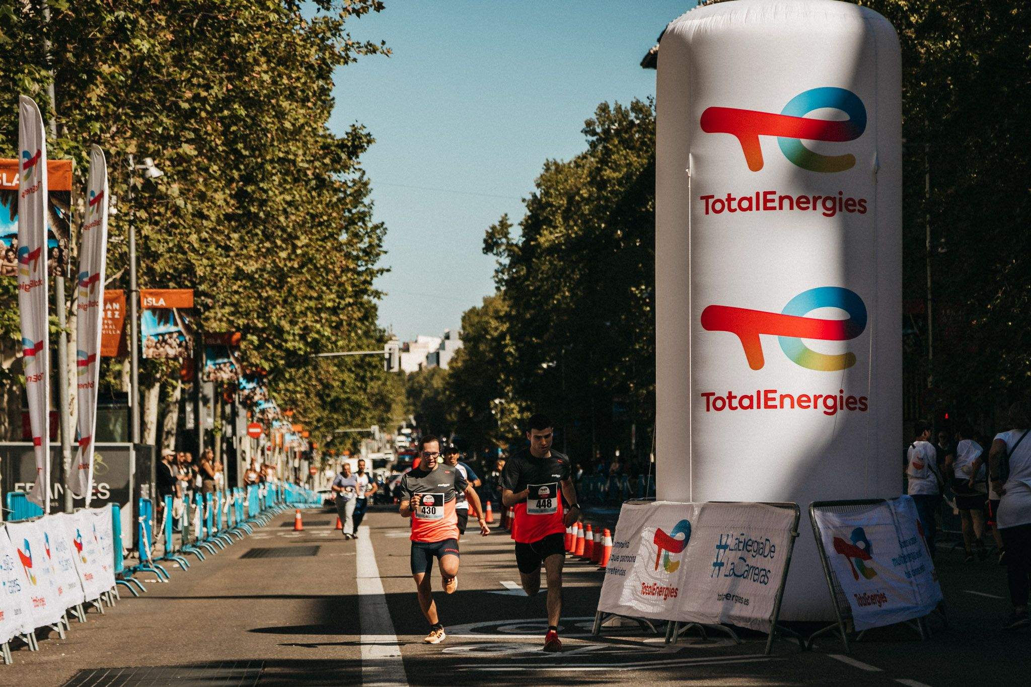 Las mejores fotos de la carrera inclusiva en la TotalEnergies Milla Internacional de Madrid 2023. (8)