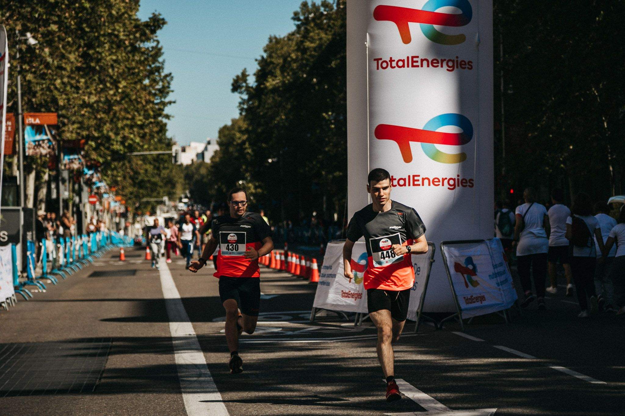 Las mejores fotos de la carrera inclusiva en la TotalEnergies Milla Internacional de Madrid 2023. (9)