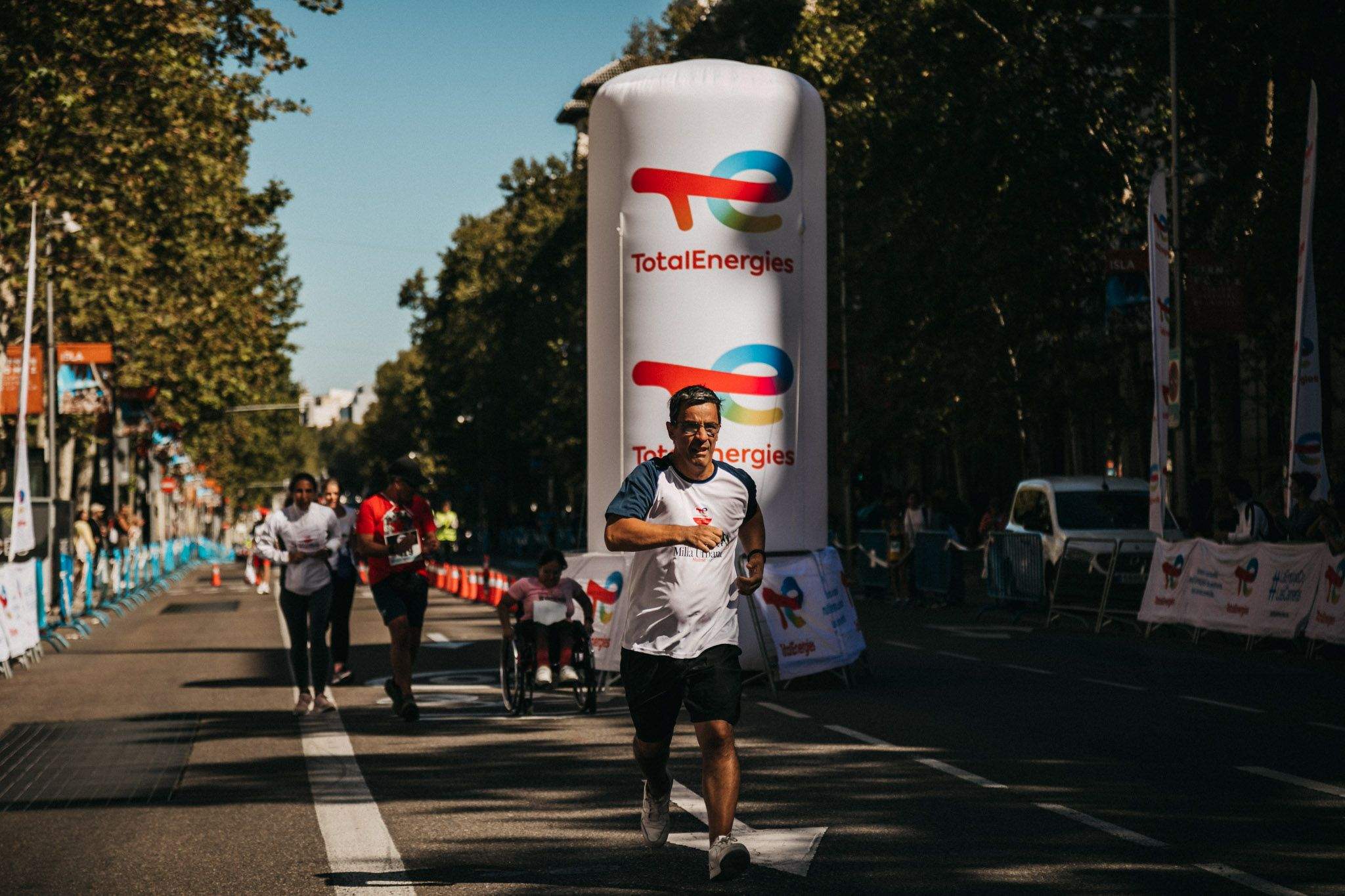 Las mejores fotos de la carrera inclusiva en la TotalEnergies Milla Internacional de Madrid 2023. (15)