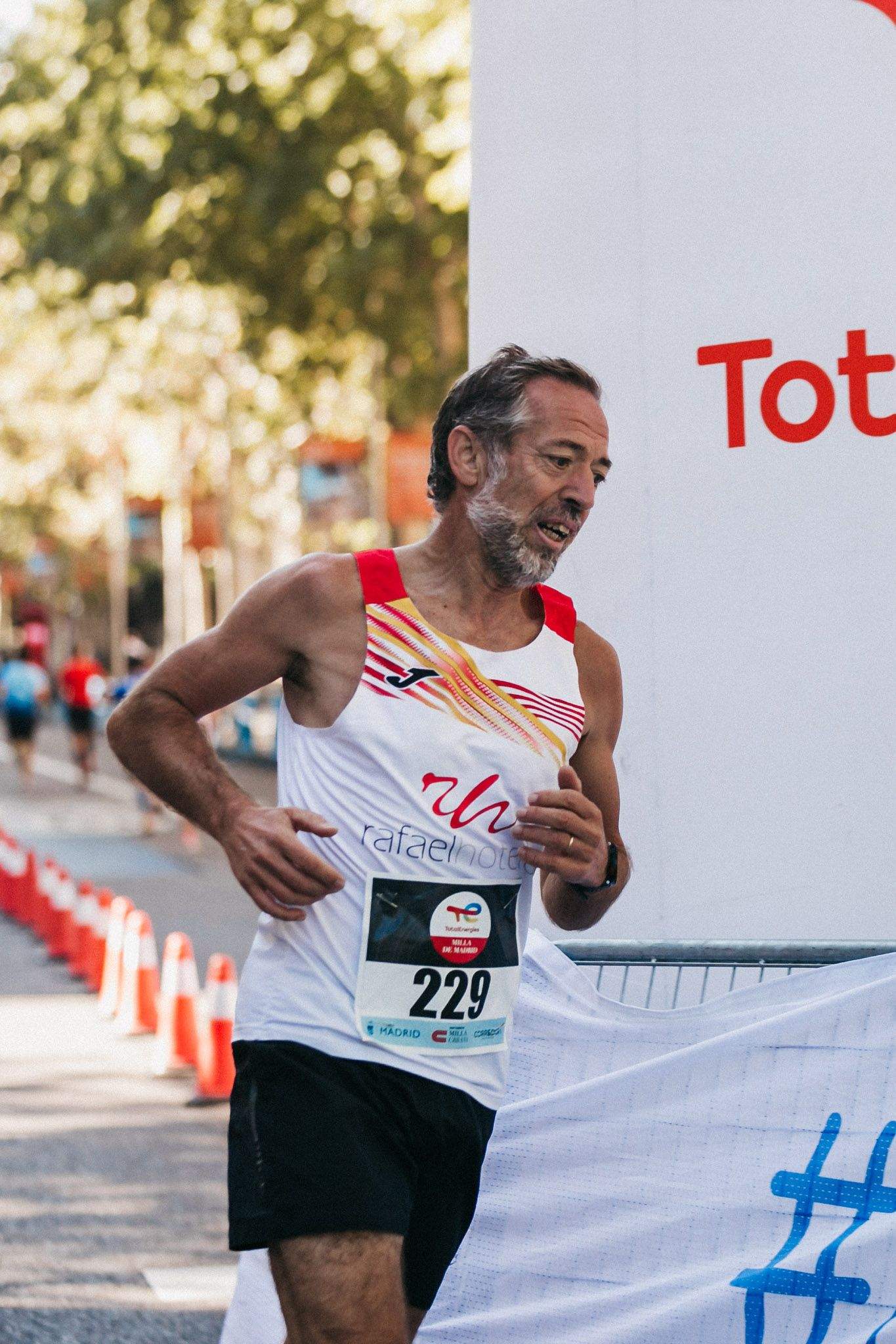 Las mejores fotos de las carreras populares en la TotalEnergies Milla de Madrid 2023. (75)