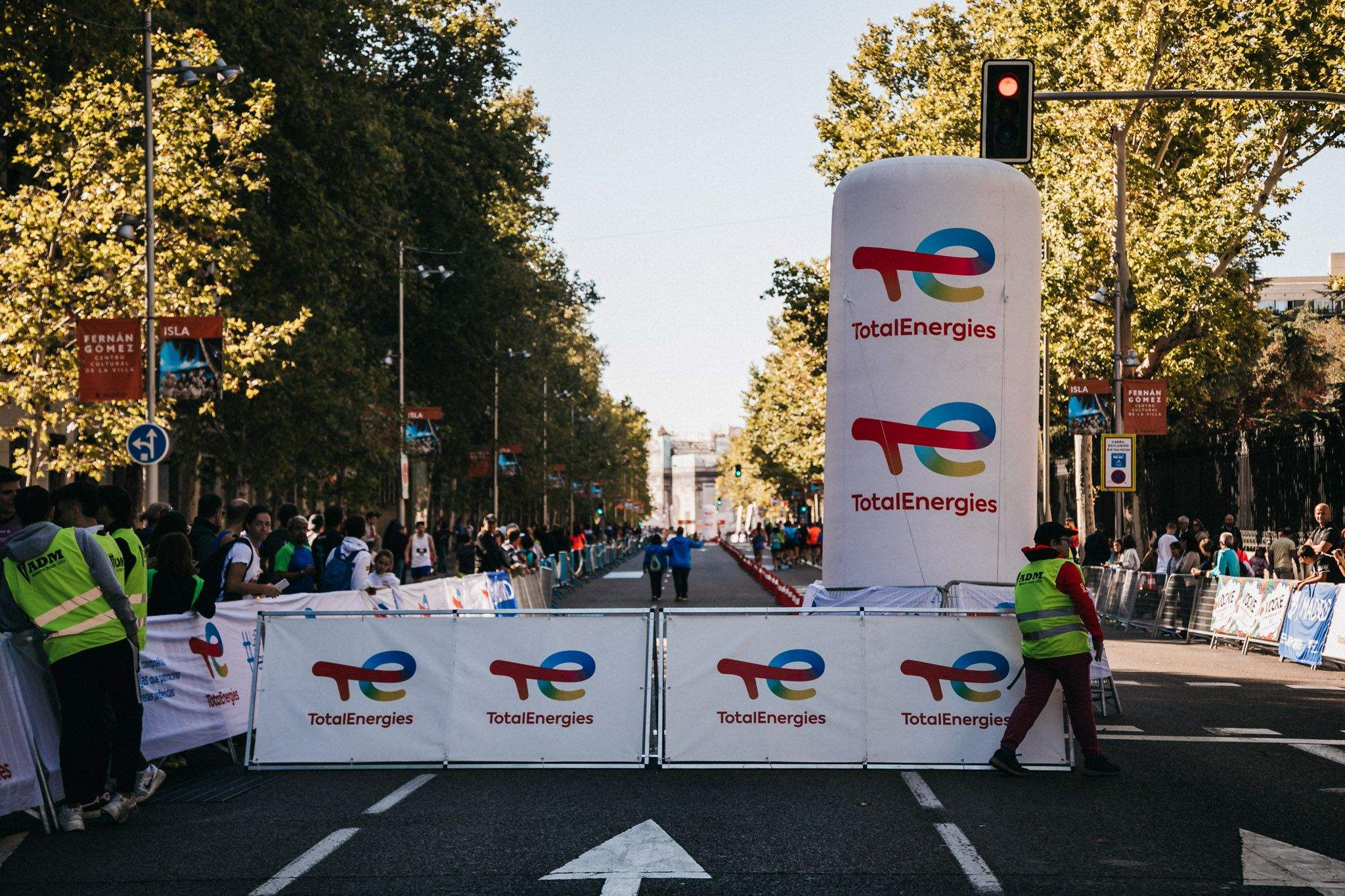 Las mejores fotos de las carreras populares en la TotalEnergies Milla de Madrid 2023. (88)