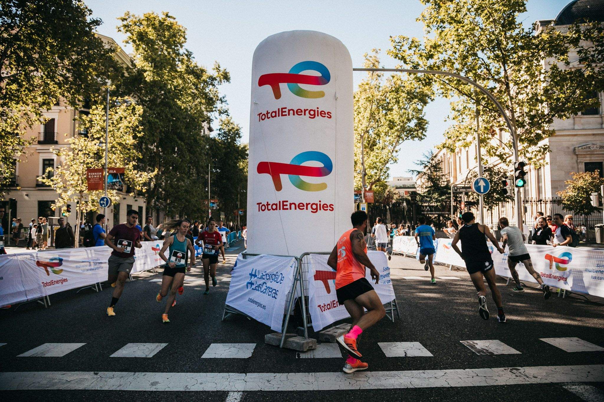 Las mejores fotos de las carreras populares en la TotalEnergies Milla de Madrid 2023. (131)