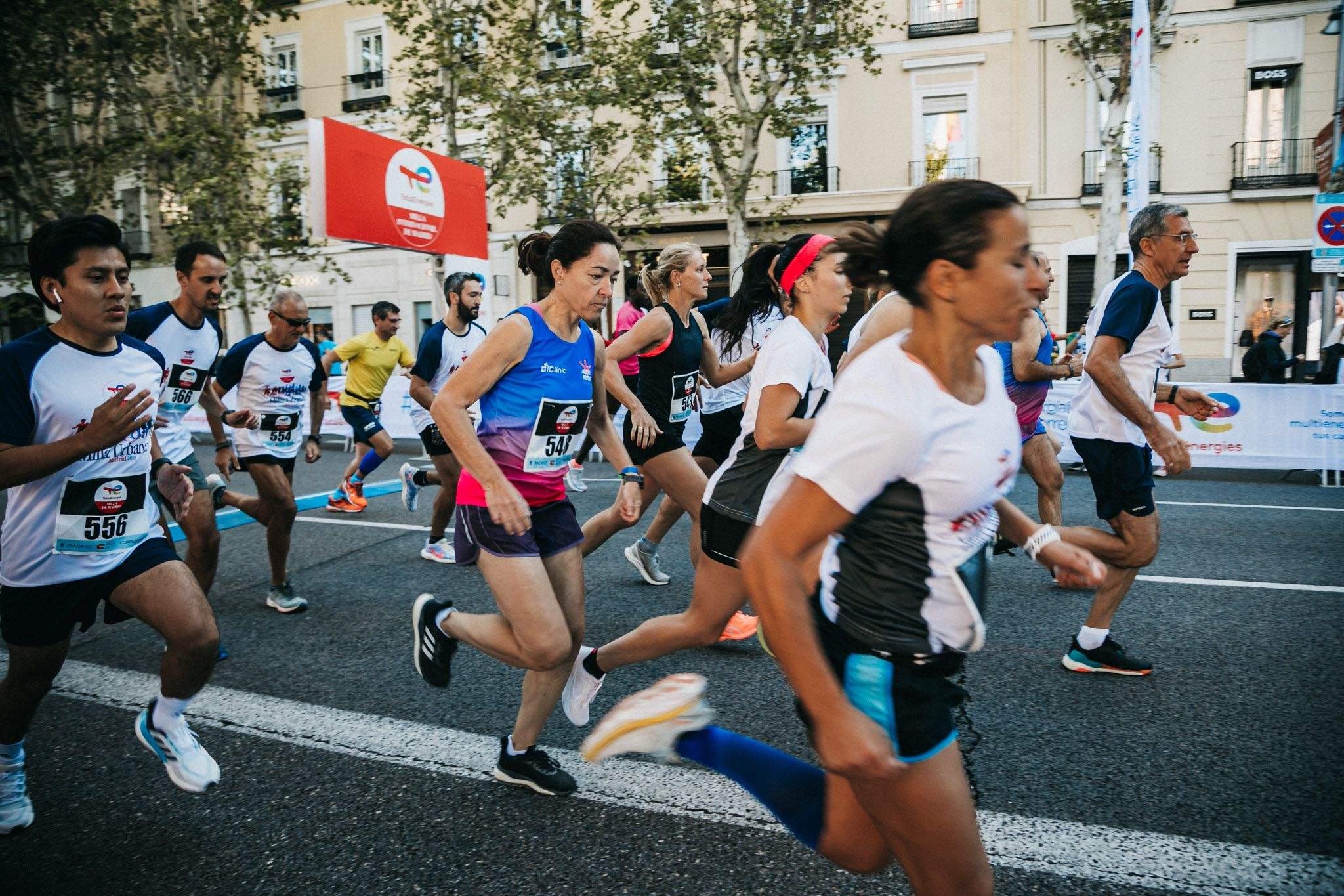 Las mejores fotos de las carreras populares en la TotalEnergies Milla Internacional de Madrid 2023. (172)