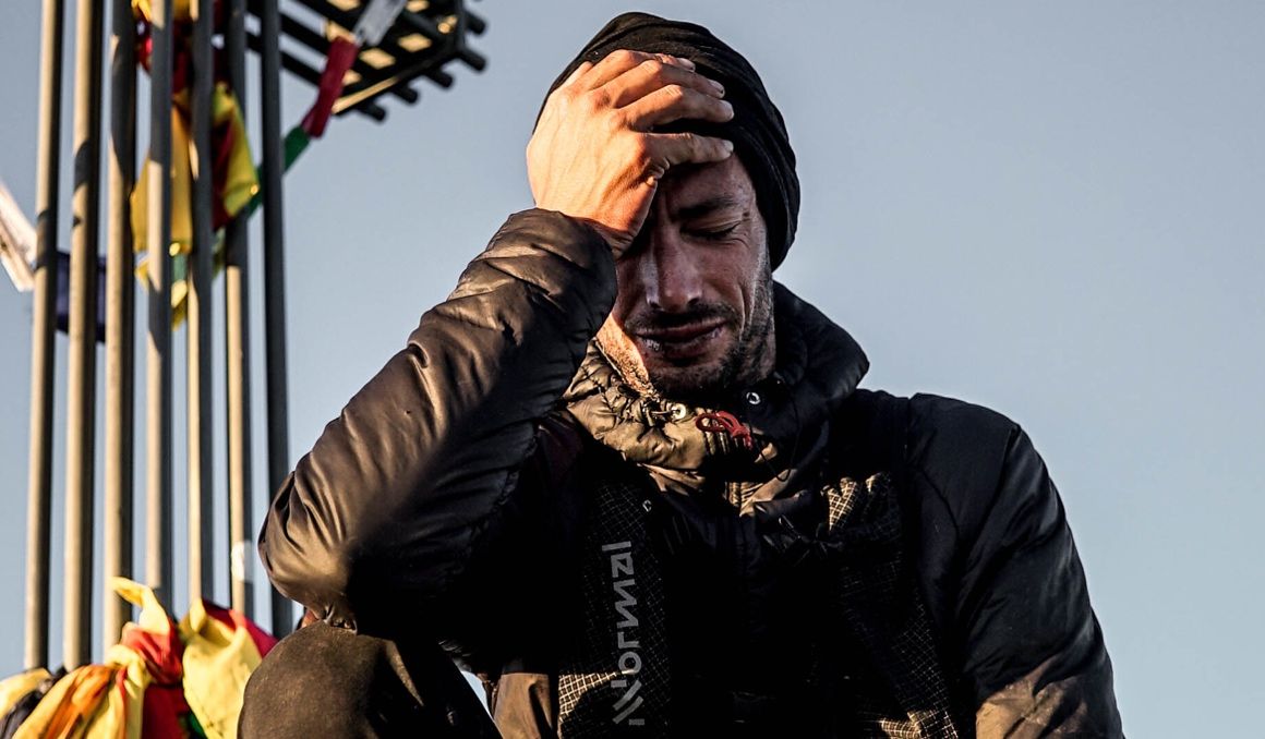 Kilian Jornet tras finalizar en los Pirineos uno de los retos más espectaculares de su trayectoria profesional y vital. LYMBUS. Kilian Jornet tras finalizar en los Pirineos uno de los retos más espectaculares de su trayectoria profesional y vital. LYMBUS.
