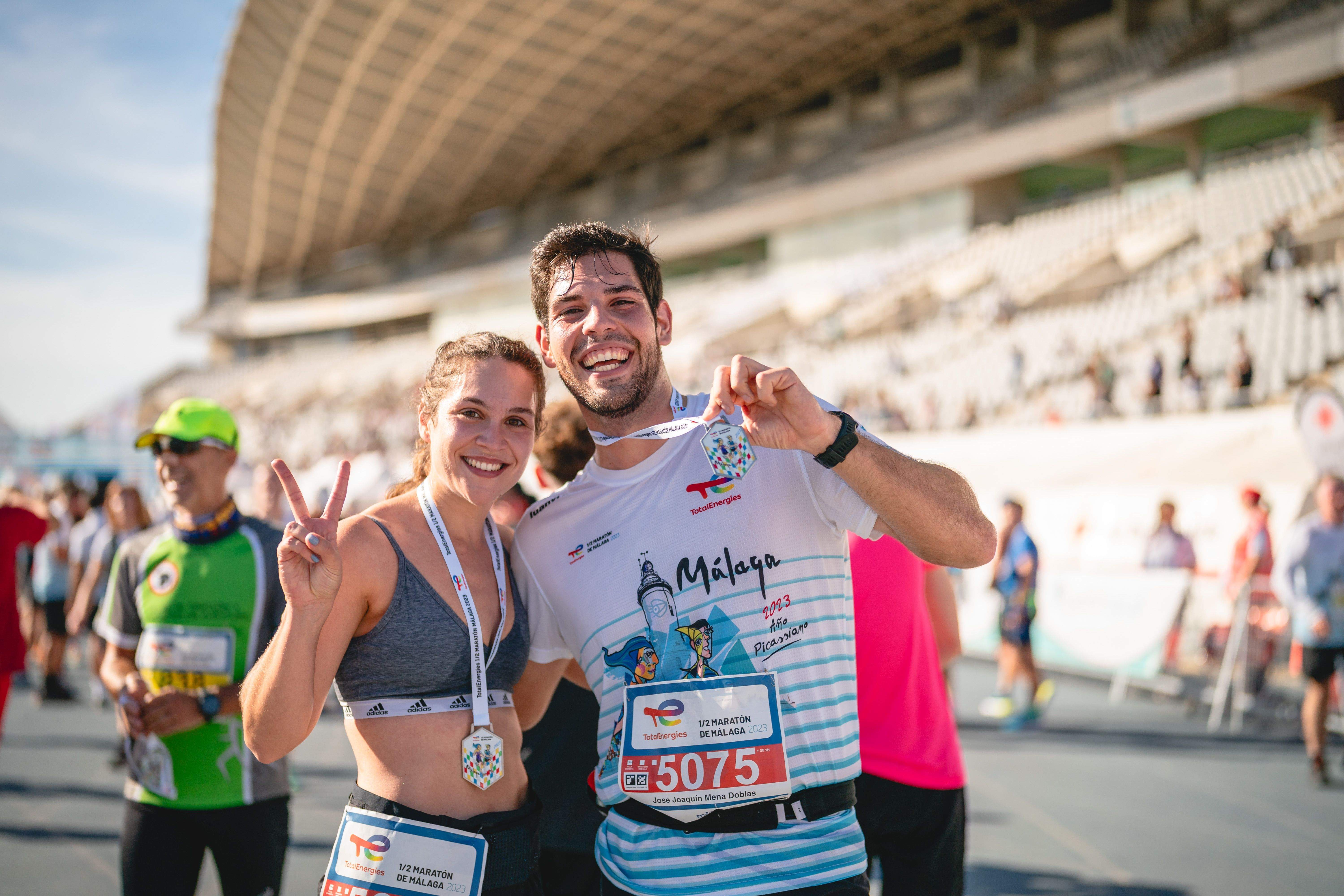 Hay que tomarse en serio la preparación de un medio maratón para disfrutar así en la línea de meta. VSM PHOTOEVENTS. Hay que tomarse en serio la preparación de un medio maratón para disfrutar así en la línea de meta. VSM PHOTOEVENTS.