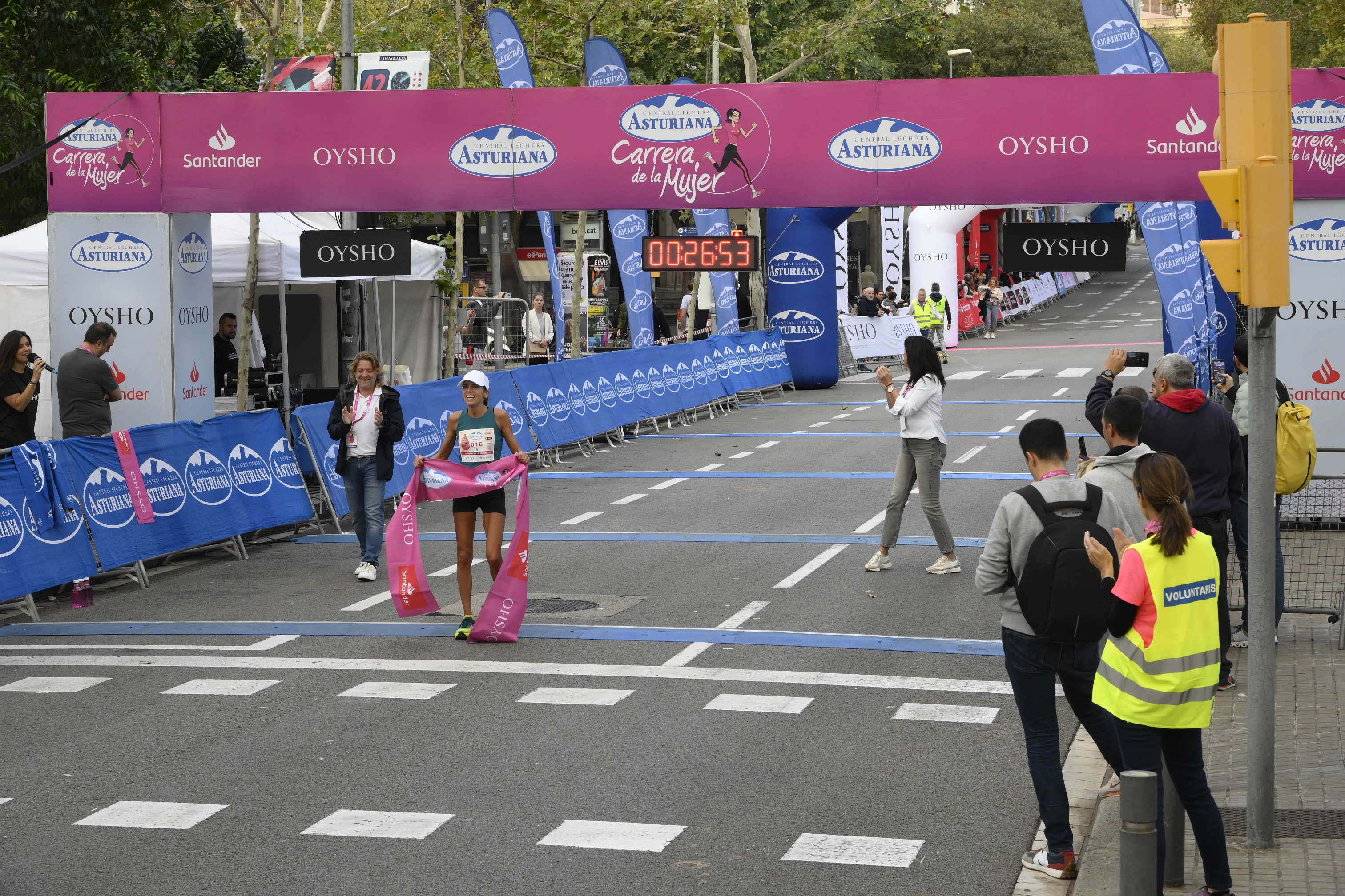 Las mejores fotos de la Carrera de la Mujer de Barcelona 2023. 3916