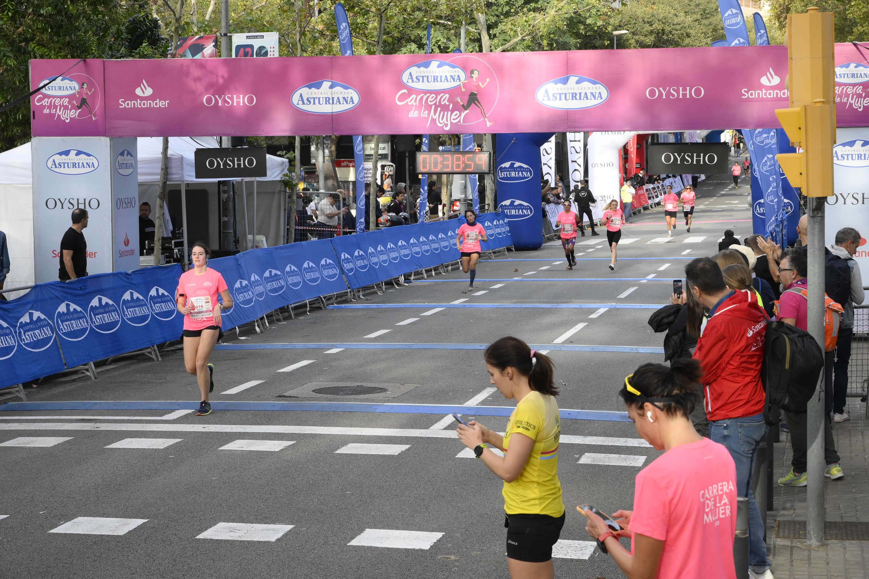 Las mejores fotos de la Carrera de la Mujer de Barcelona 2023. 4251