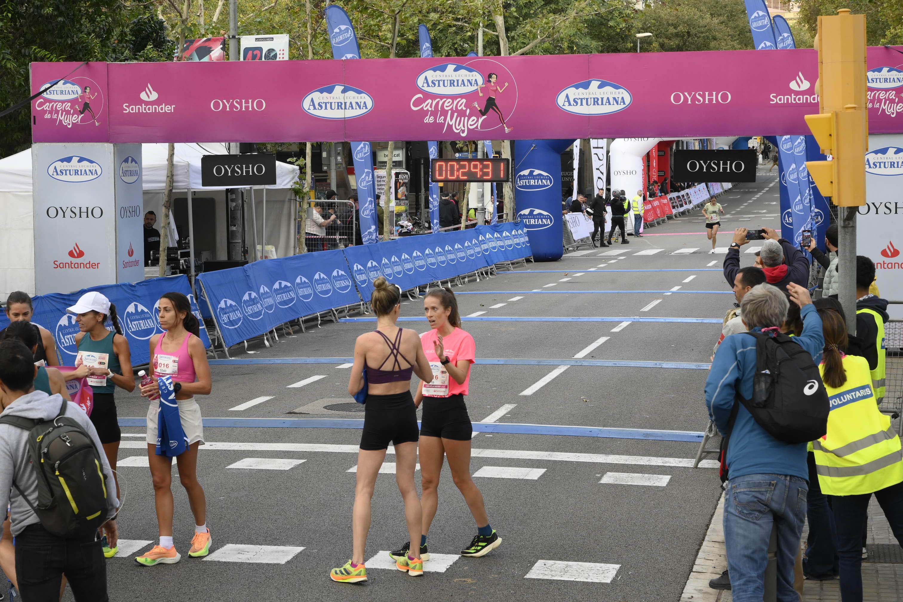 Las mejores fotos de la Carrera de la Mujer de Barcelona 2023. 3974