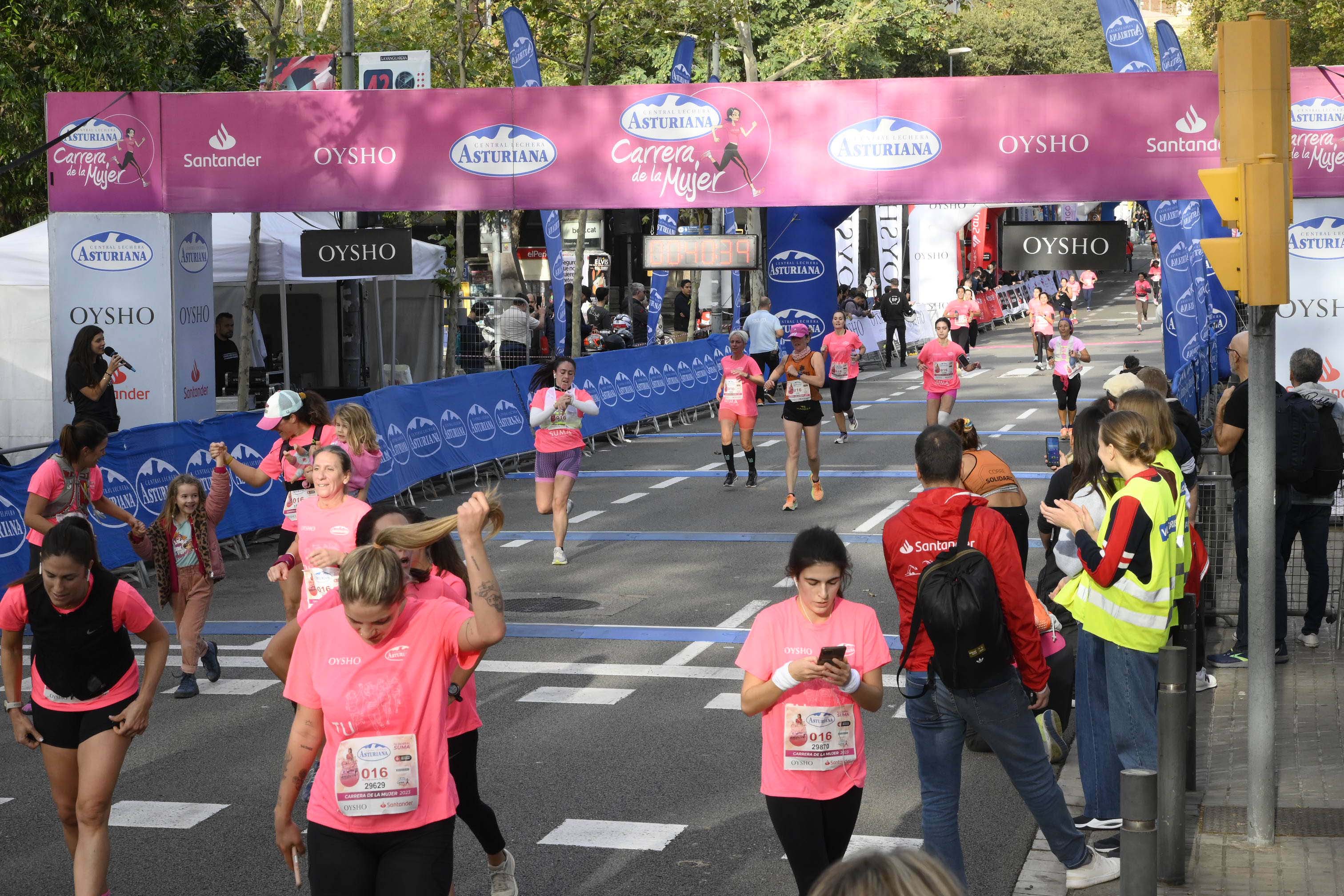 Las mejores fotos de la Carrera de la Mujer de Barcelona 2023. 4301