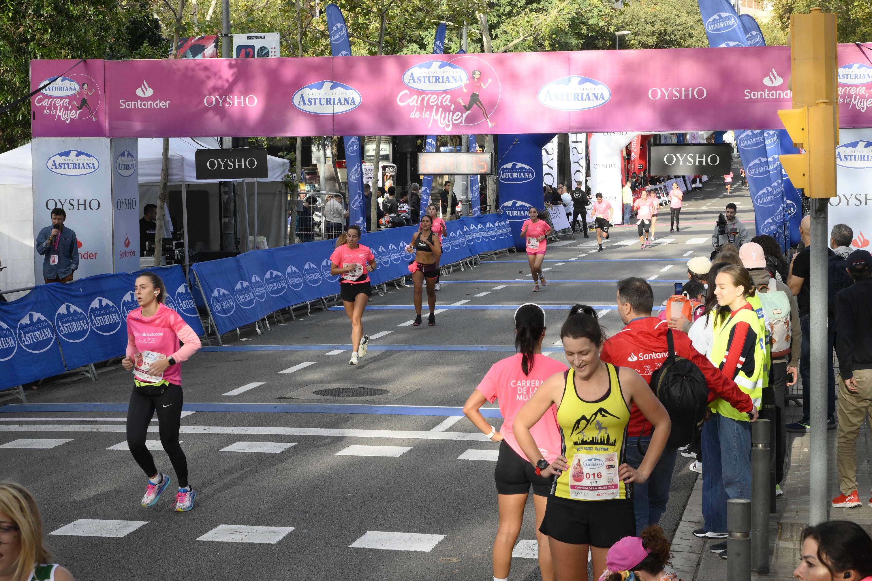 Las mejores fotos de la Carrera de la Mujer de Barcelona 2023. 4319