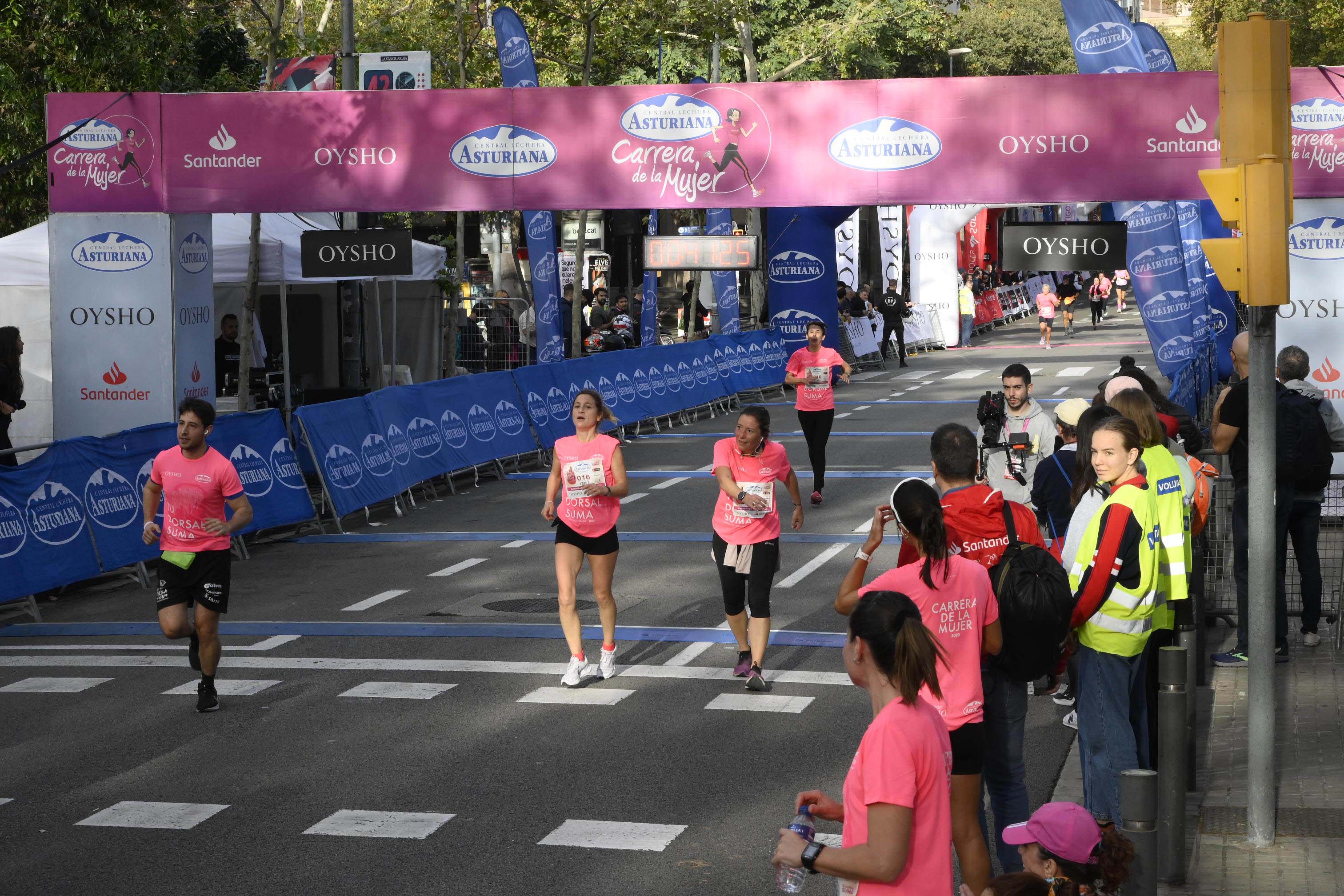 Las mejores fotos de la Carrera de la Mujer de Barcelona 2023. 4324