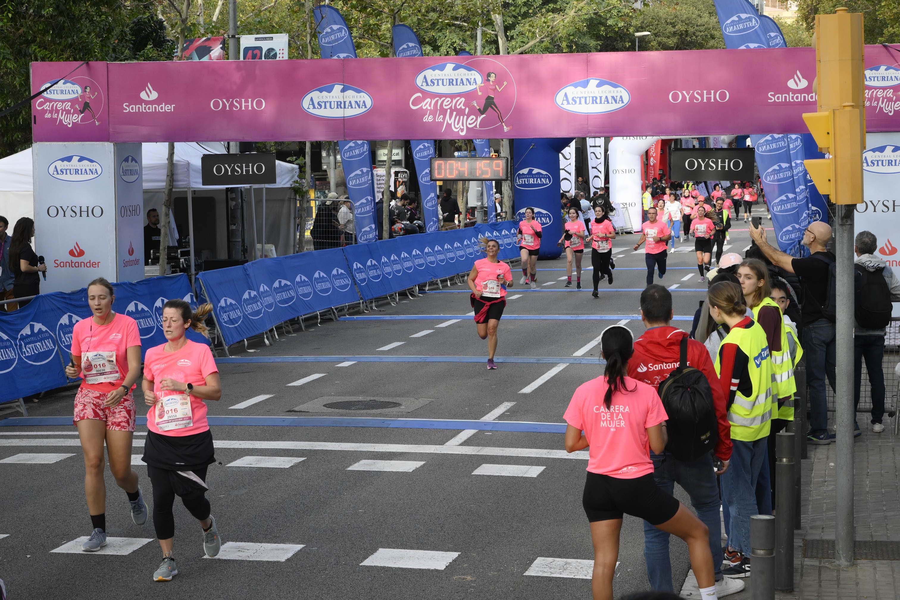 Las mejores fotos de la Carrera de la Mujer de Barcelona 2023. 4336