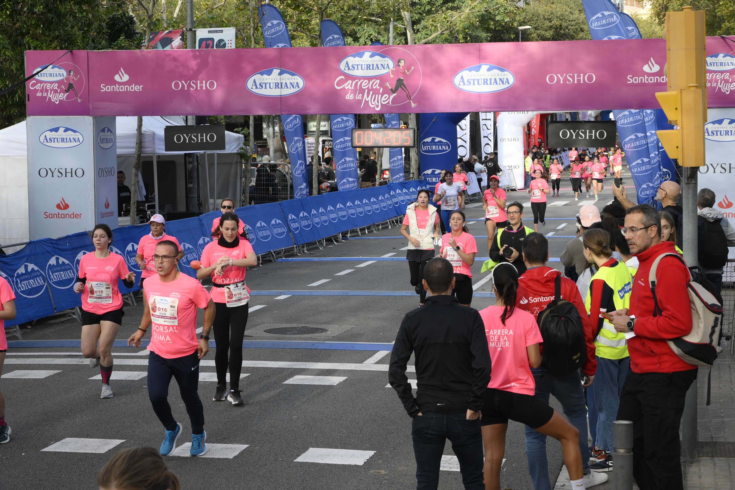 Las mejores fotos de la Carrera de la Mujer de Barcelona 2023. 4339
