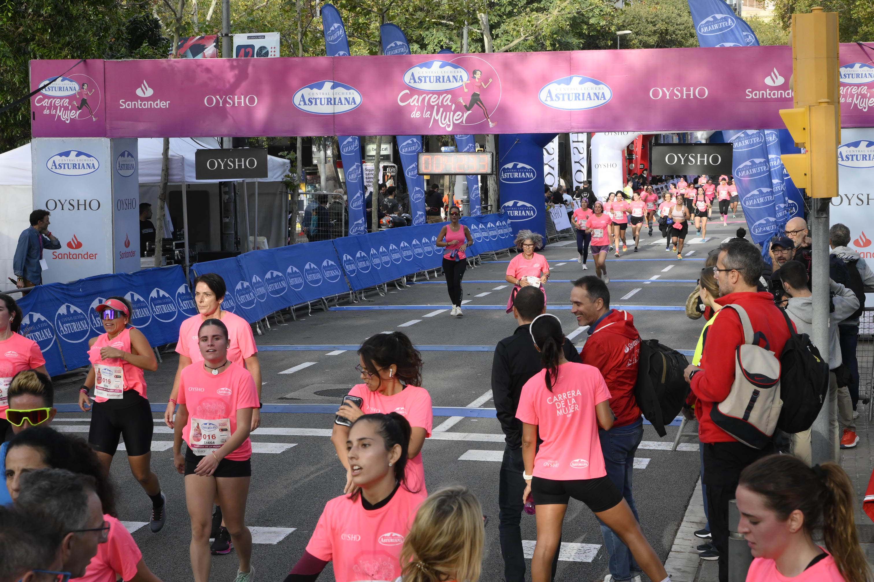 Las mejores fotos de la Carrera de la Mujer de Barcelona 2023. 4353