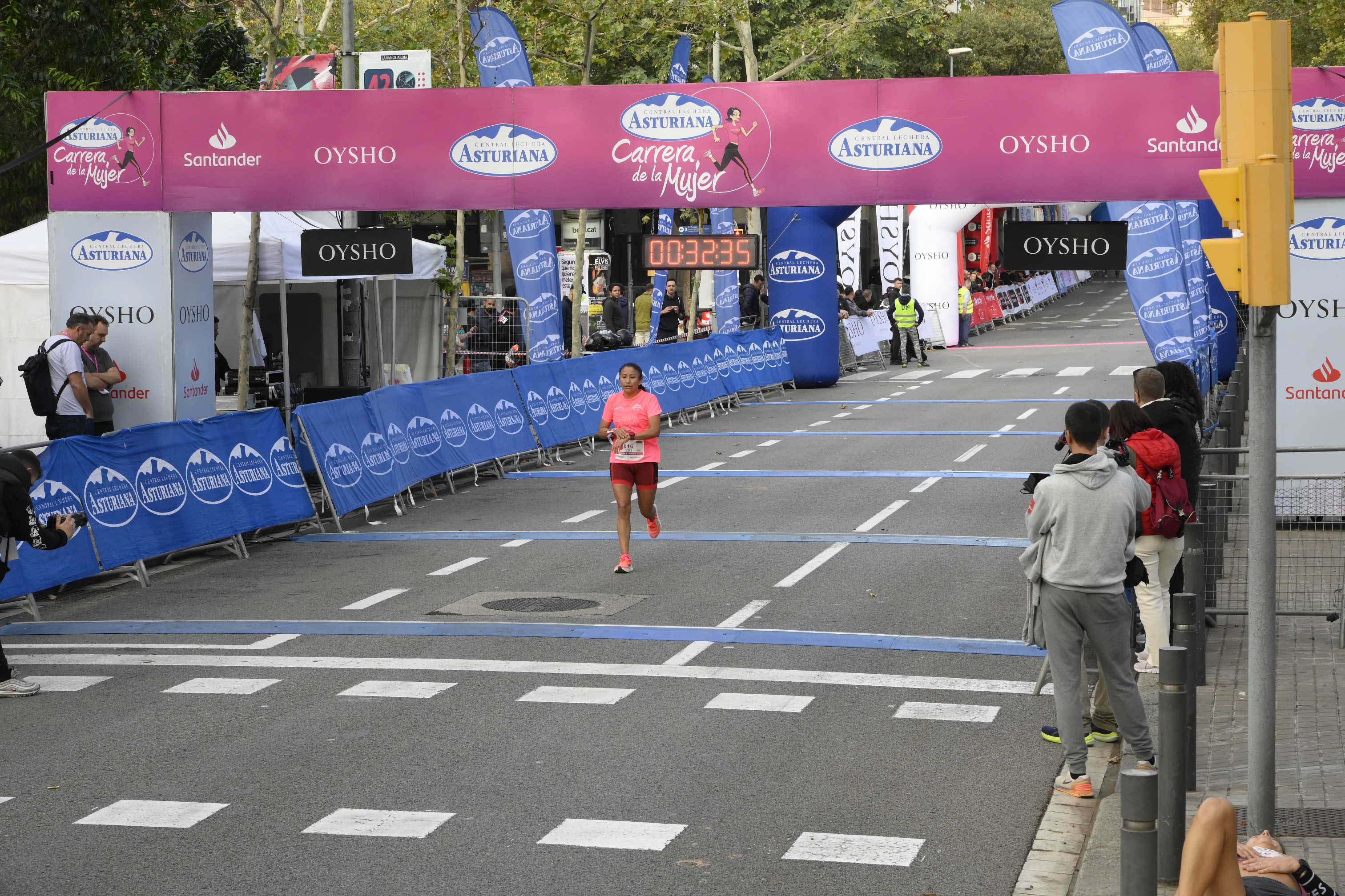 Las mejores fotos de la Carrera de la Mujer de Barcelona 2023. 4066