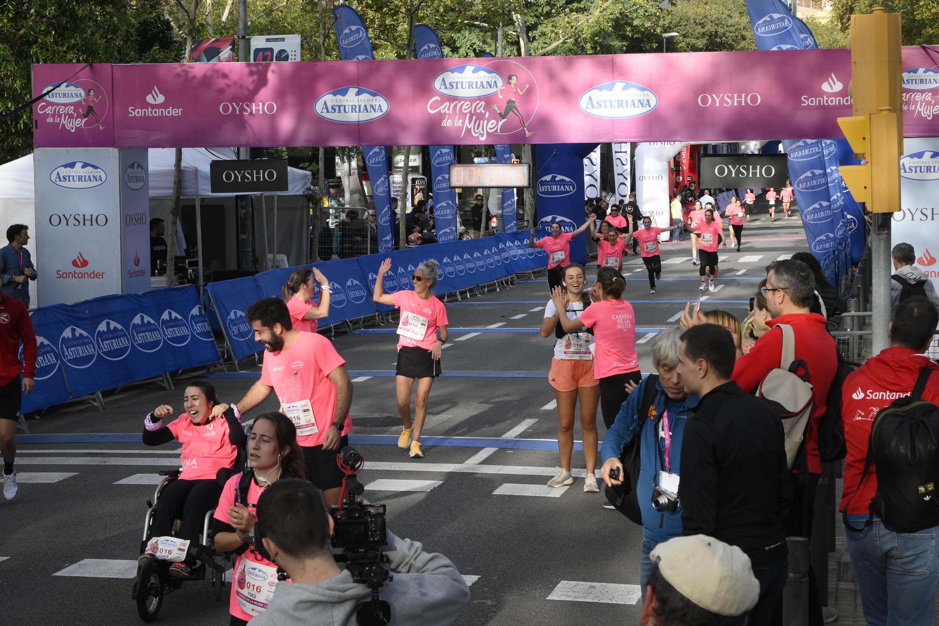 Las mejores fotos de la Carrera de la Mujer de Barcelona 2023. 4379