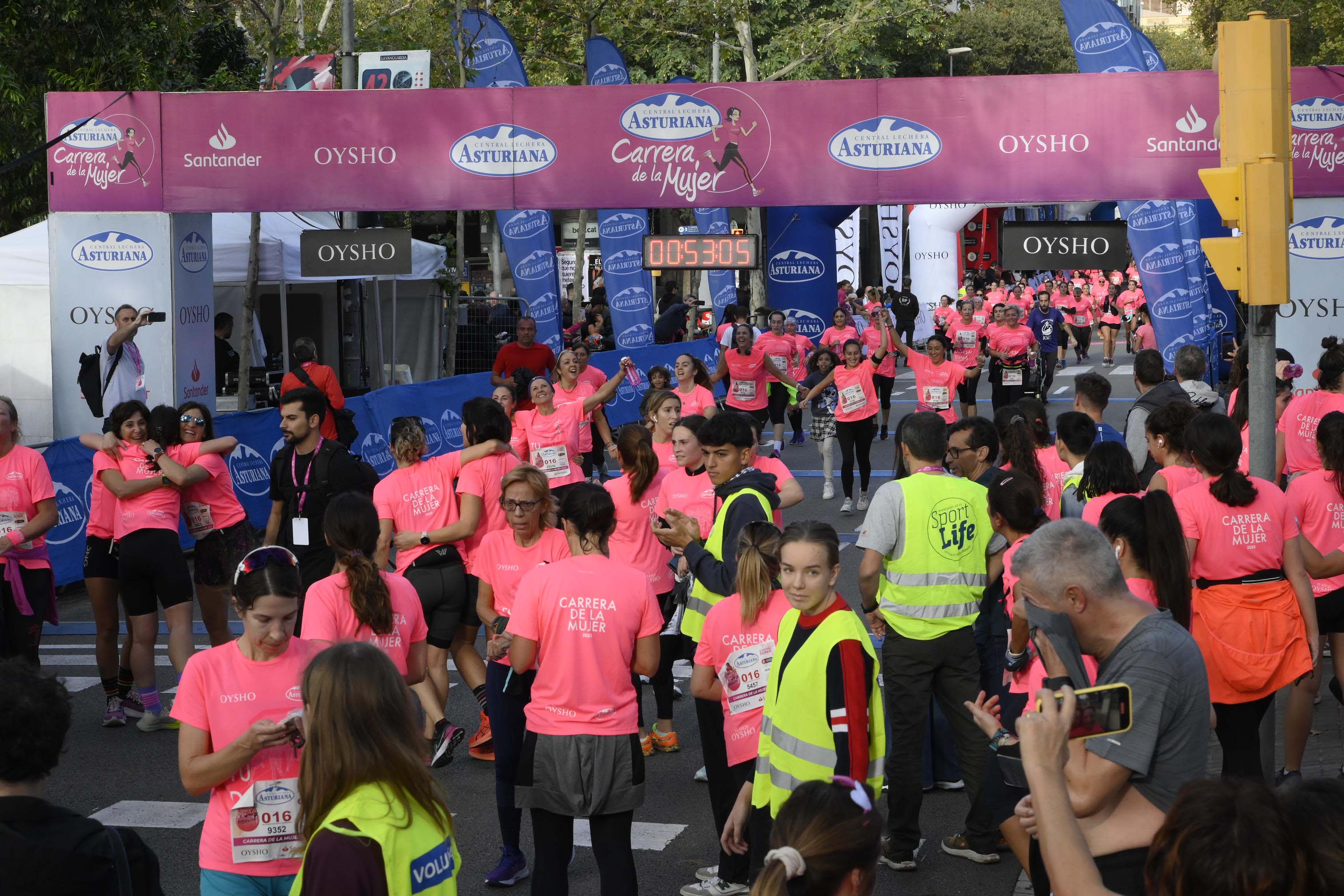 Las mejores fotos de la Carrera de la Mujer de Barcelona 2023. 4669