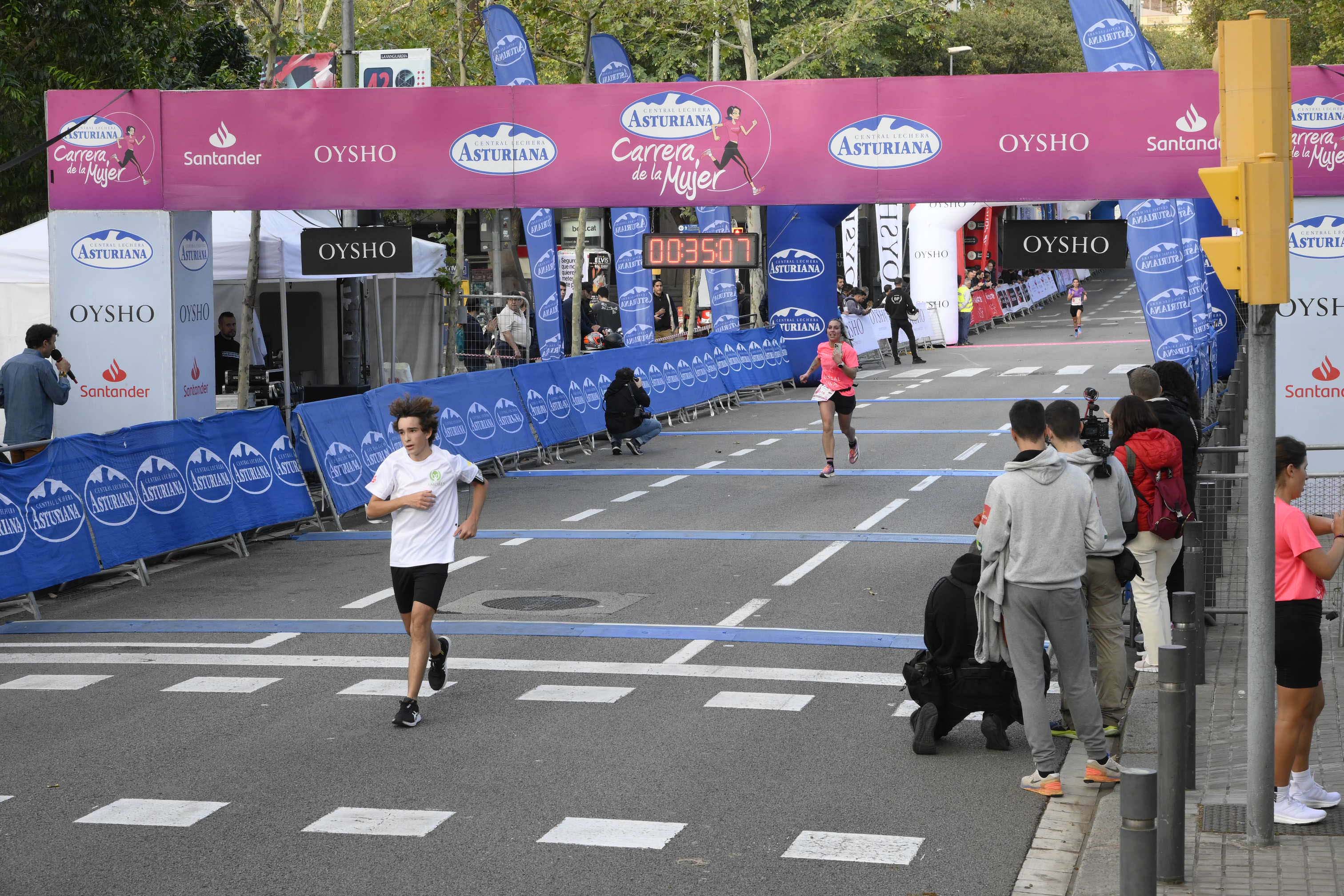 Las mejores fotos de la Carrera de la Mujer de Barcelona 2023. 4142