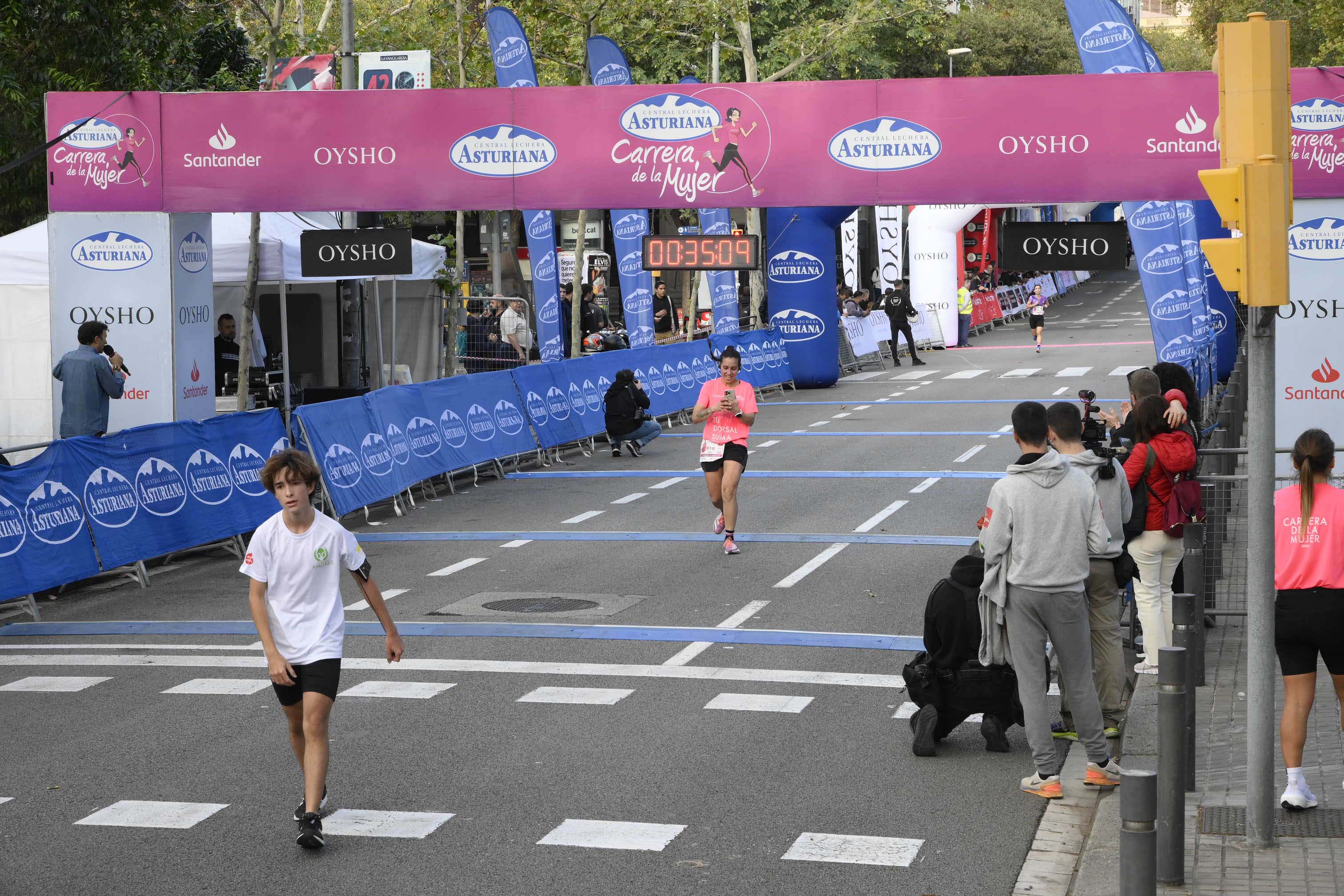 Las mejores fotos de la Carrera de la Mujer de Barcelona 2023. 4143