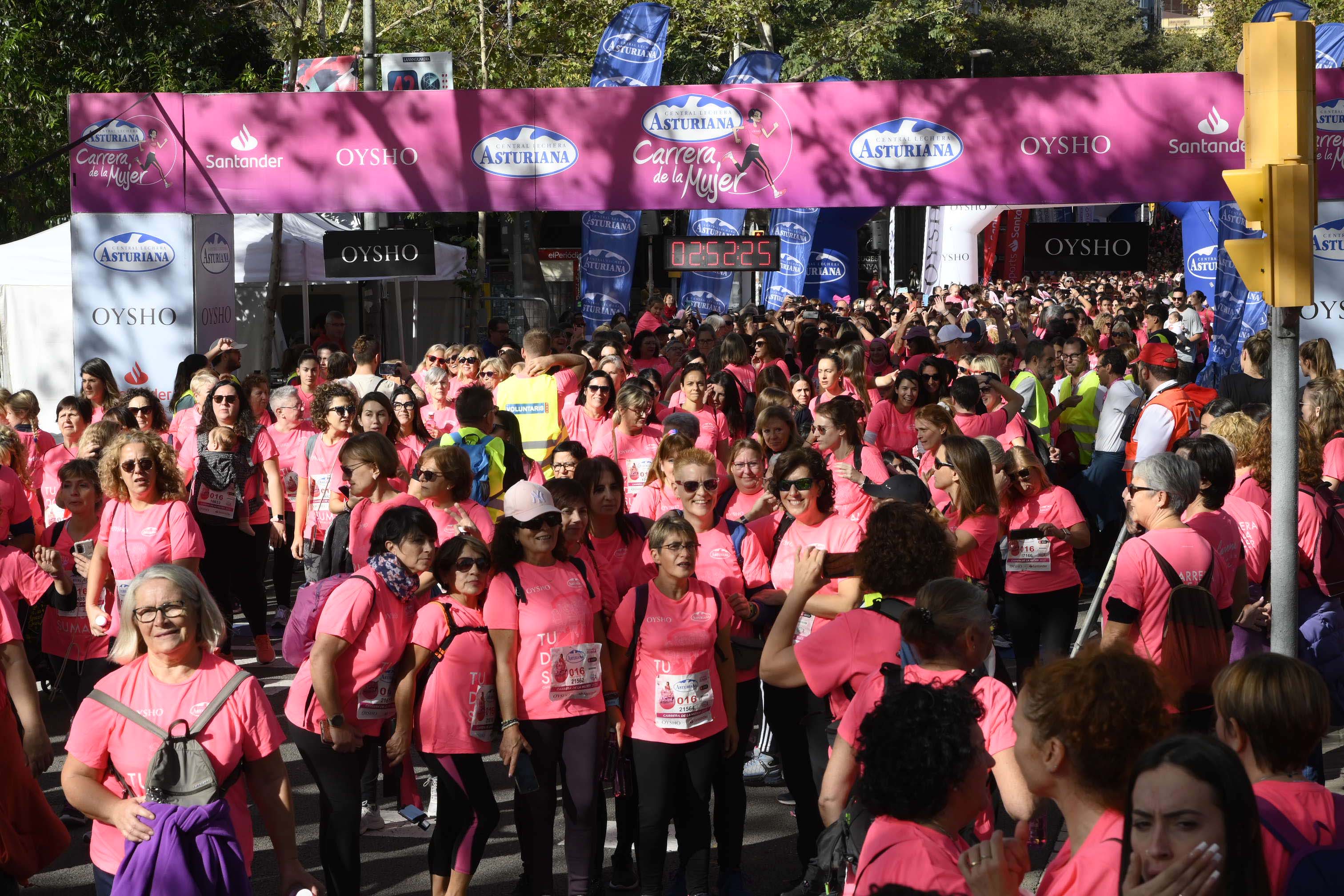Las mejores fotos de la Carrera de la Mujer de Barcelona 2023. 8074