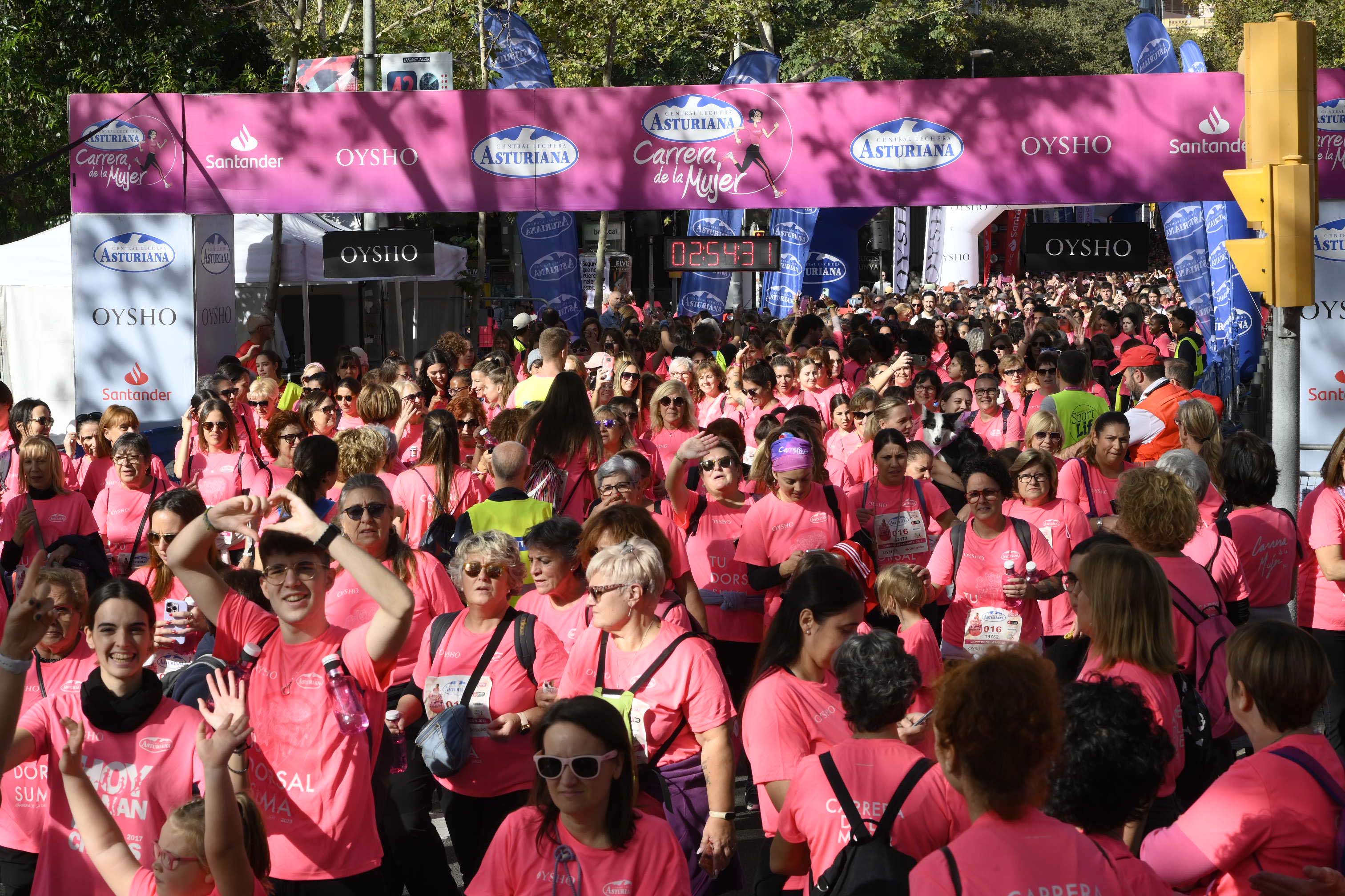 Las mejores fotos de la Carrera de la Mujer de Barcelona 2023. 8137