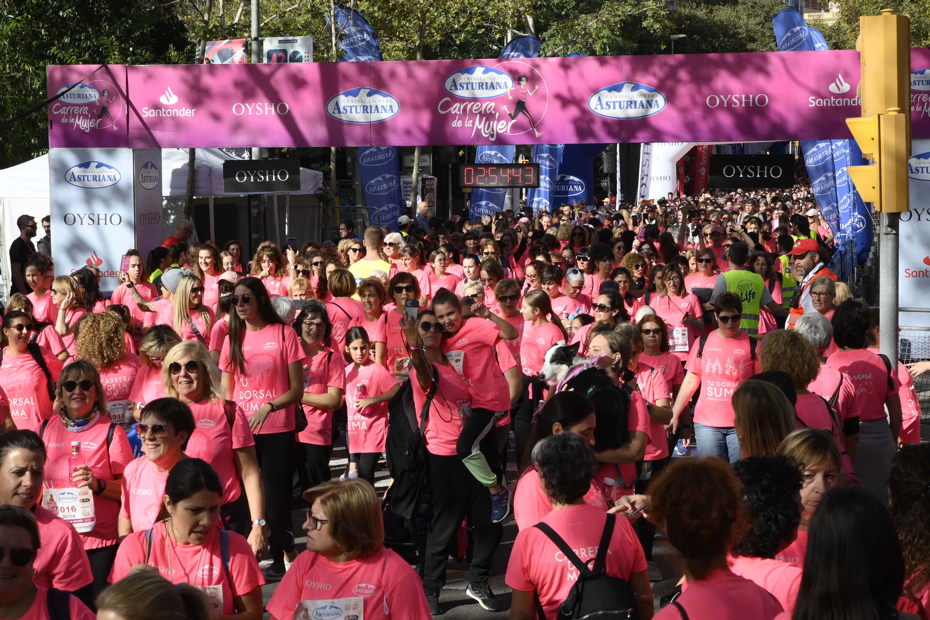 Las mejores fotos de la Carrera de la Mujer de Barcelona 2023. 8143