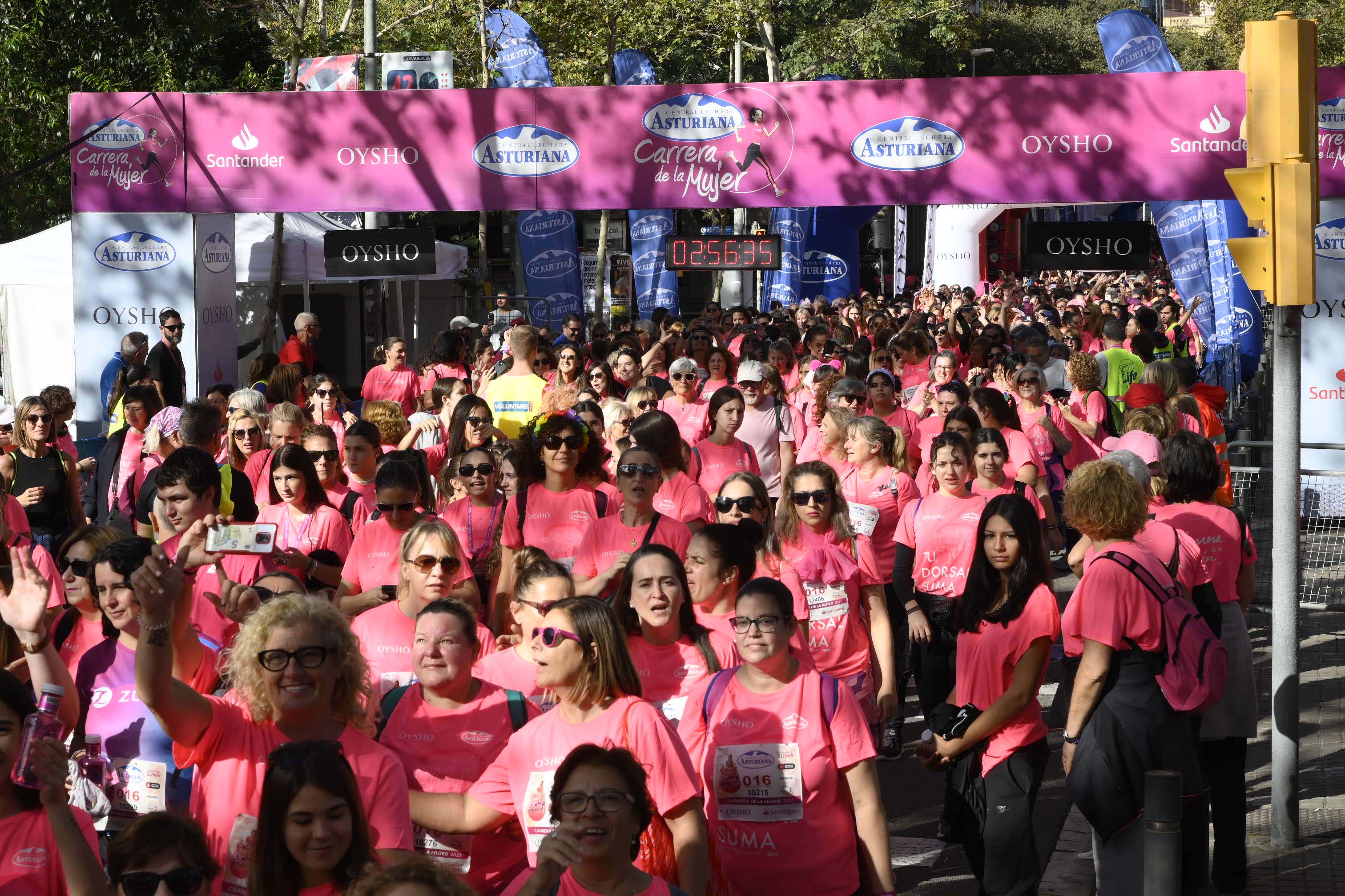 Las mejores fotos de la Carrera de la Mujer de Barcelona 2023. 8199