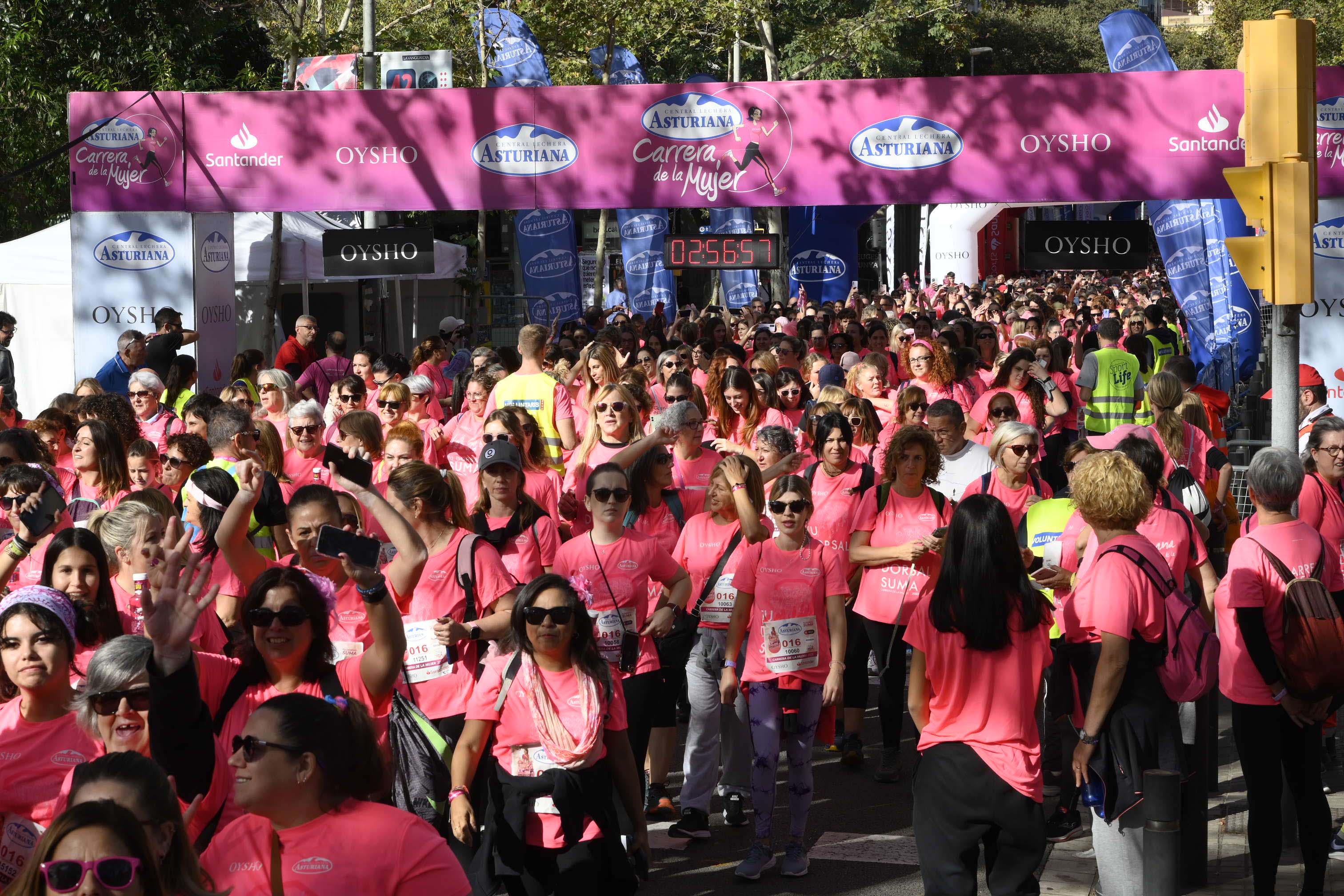 Las mejores fotos de la Carrera de la Mujer de Barcelona 2023. 8210