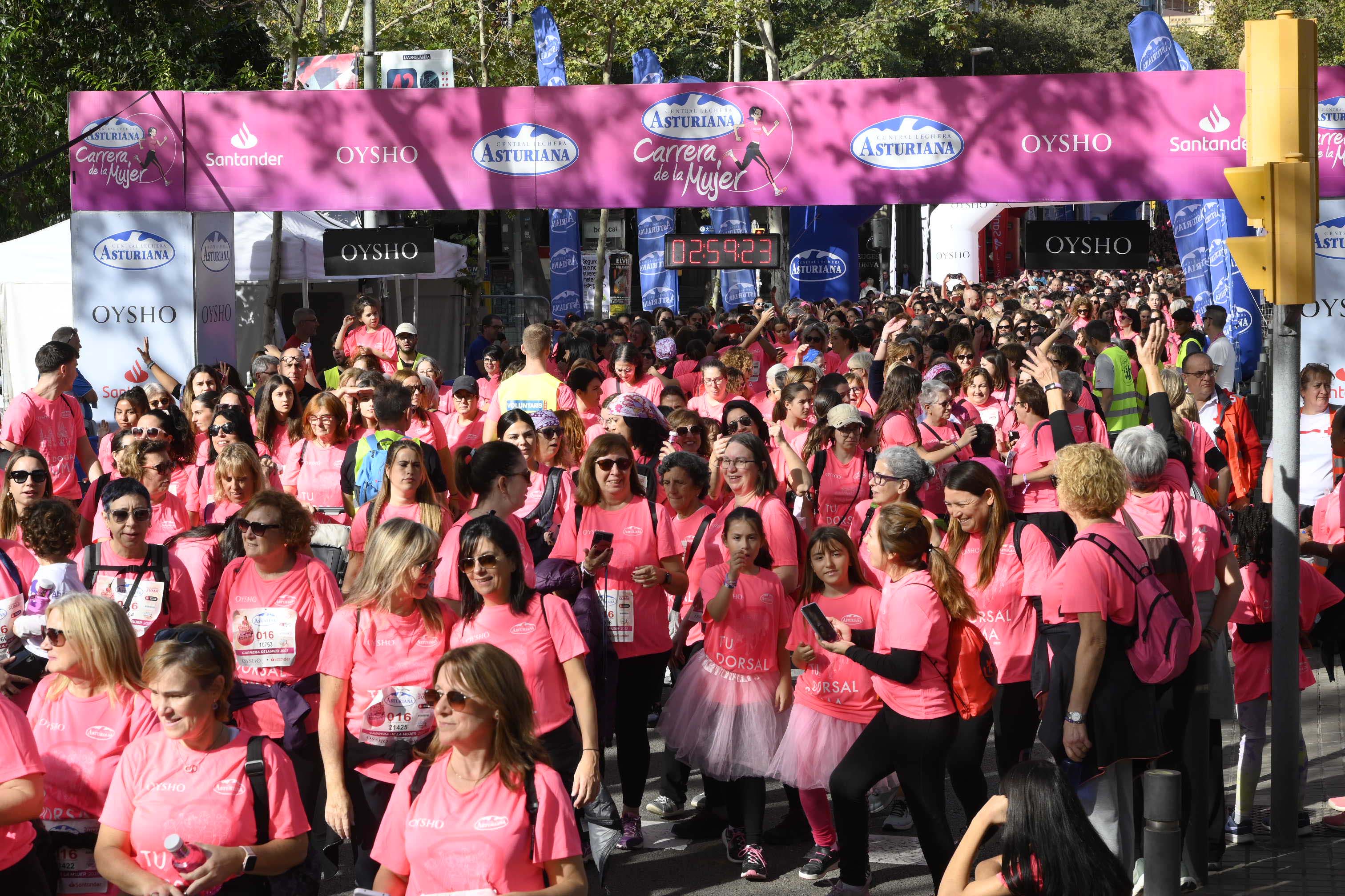 Las mejores fotos de la Carrera de la Mujer de Barcelona 2023. 8283