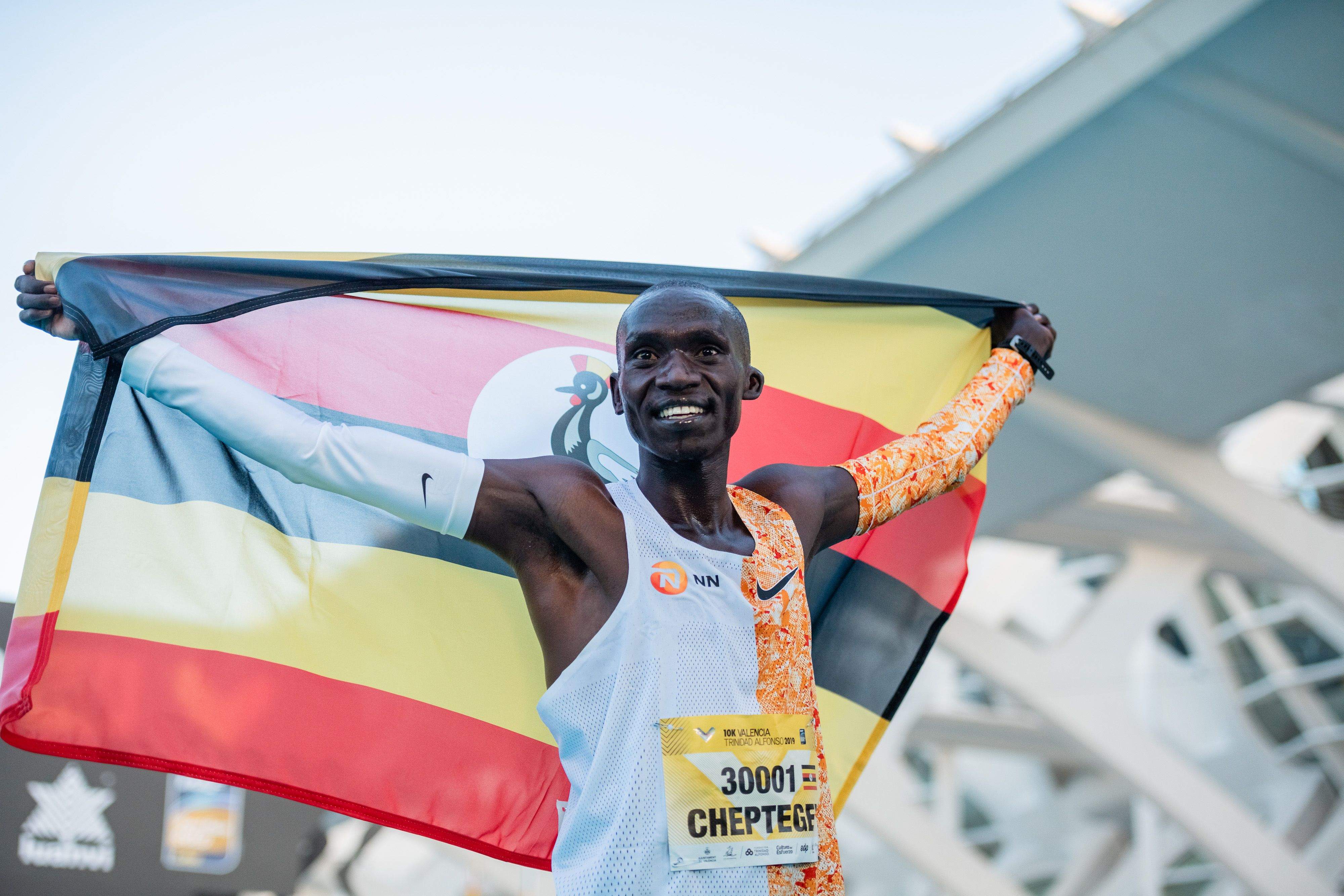 Joshua Cheptegei encabeza la lista de élite del Maratón de Valencia 2023 que podrá seguirse por televisión y en streaming online. SPORTMEDIA. Joshua Cheptegei encabeza la lista de élite del Maratón de Valencia 2023 que podrá seguirse por televisión y en streaming online. SPORTMEDIA.
