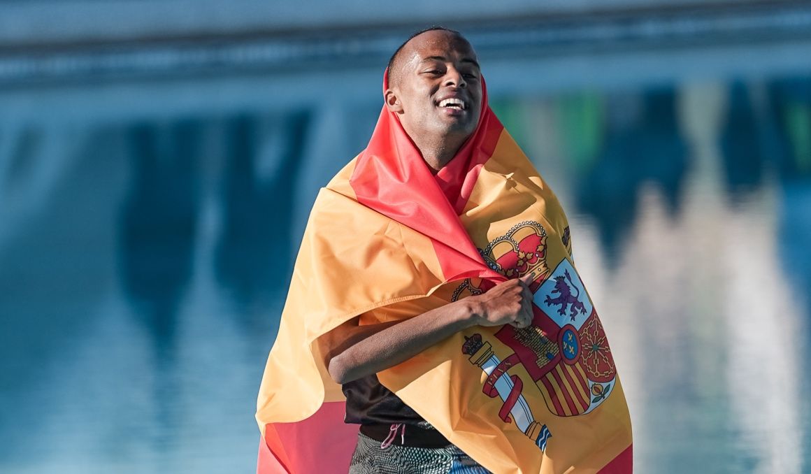Tariku Novales tras batir el récord de España de maratón en Valencia. SPORTMEDIA. Tariku Novales tras batir el récord de España de maratón en Valencia. SPORTMEDIA.