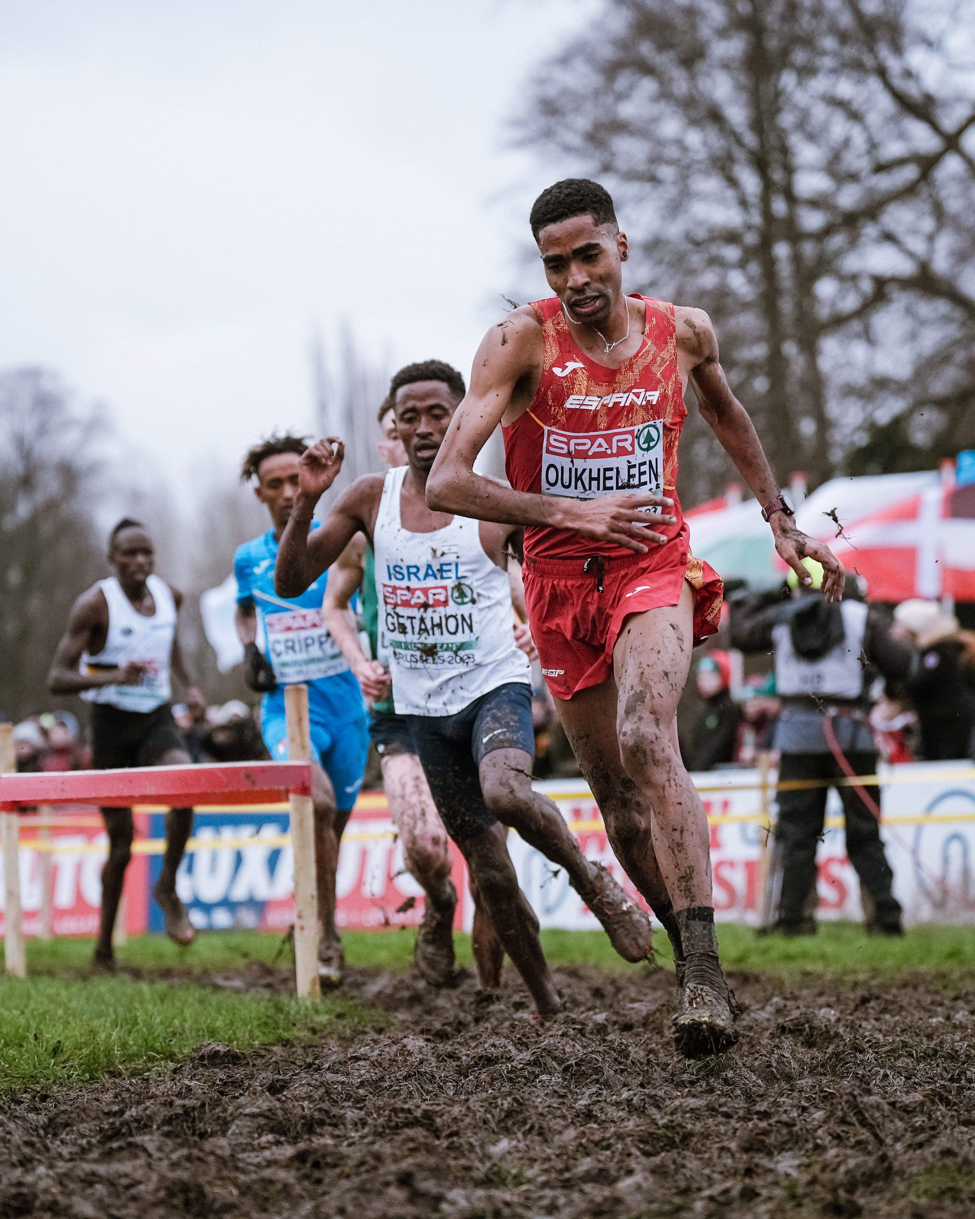 Abdessamad Oukhelfen, séptimo en meta, fue el mejor español en categoría absoluta masculina durante el Eurocross 2023. SPORTMEDIA