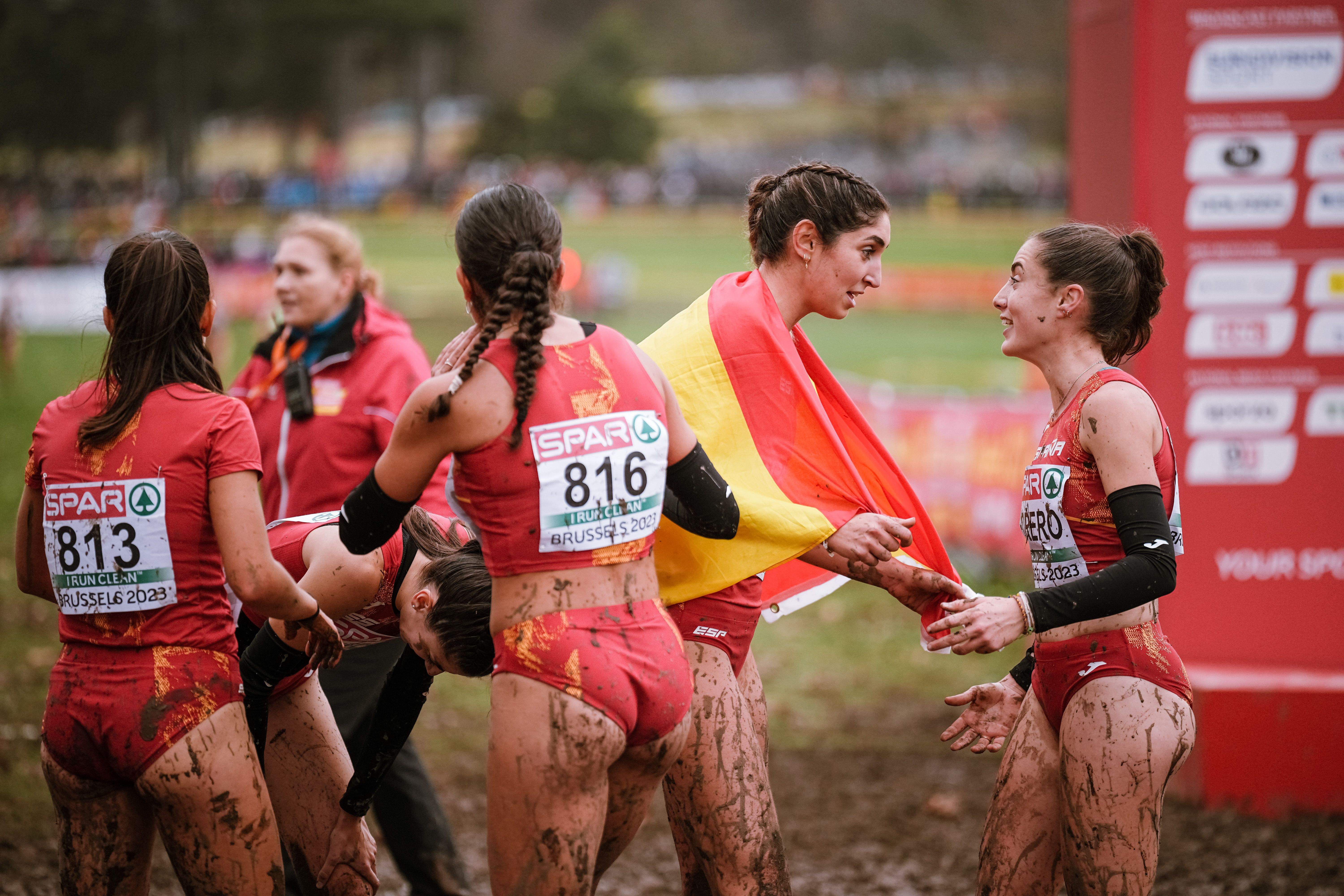 Ángela Viciosa y María Forero, cuarta y sexta respectivamente en la categoría Sub 23 del Europeo de Cross 2023. SPORTMEDIA.