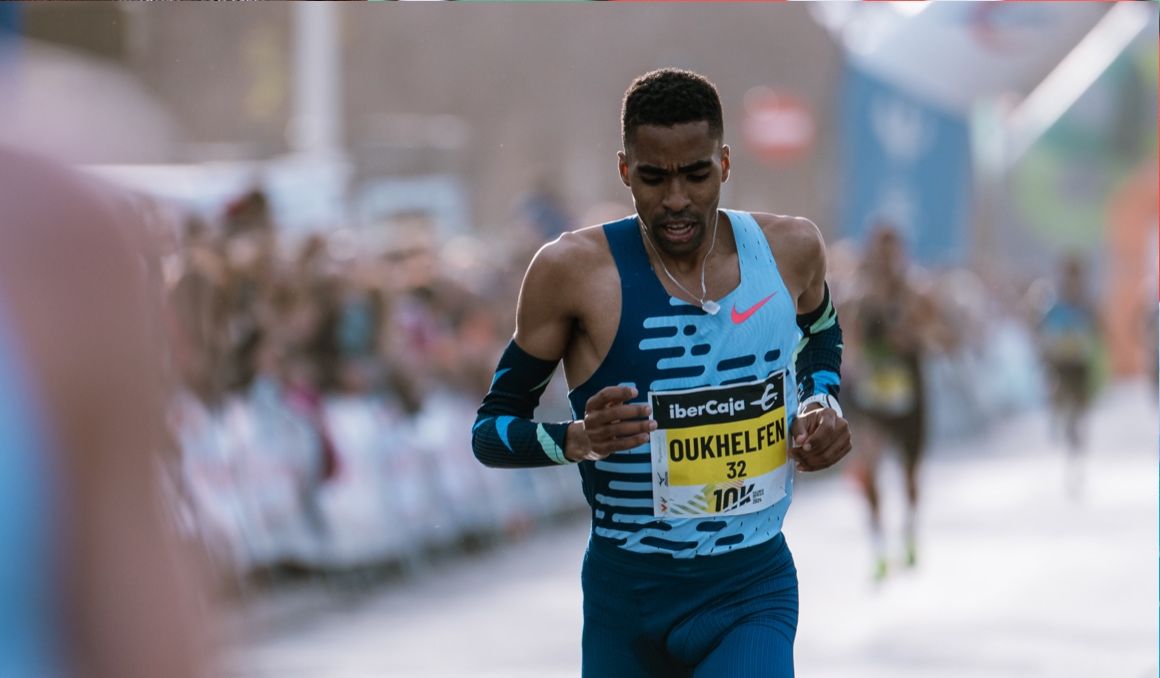 Abdessamad Oukhelfen al cruzar la línea de meta del 10K Valencia 2024 batiendo el récord de España. SPORTMEDIA Abdessamad Oukhelfen al cruzar la línea de meta del 10K Valencia 2024 batiendo el récord de España. SPORTMEDIA