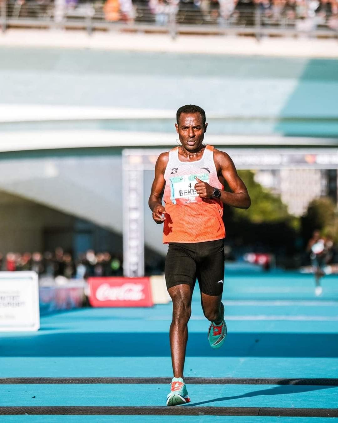 Kenenisa Bekele en el Maratón de Valencia 2023. SPORTMEDIA. Kenenisa Bekele en el Maratón de Valencia 2023. SPORTMEDIA.