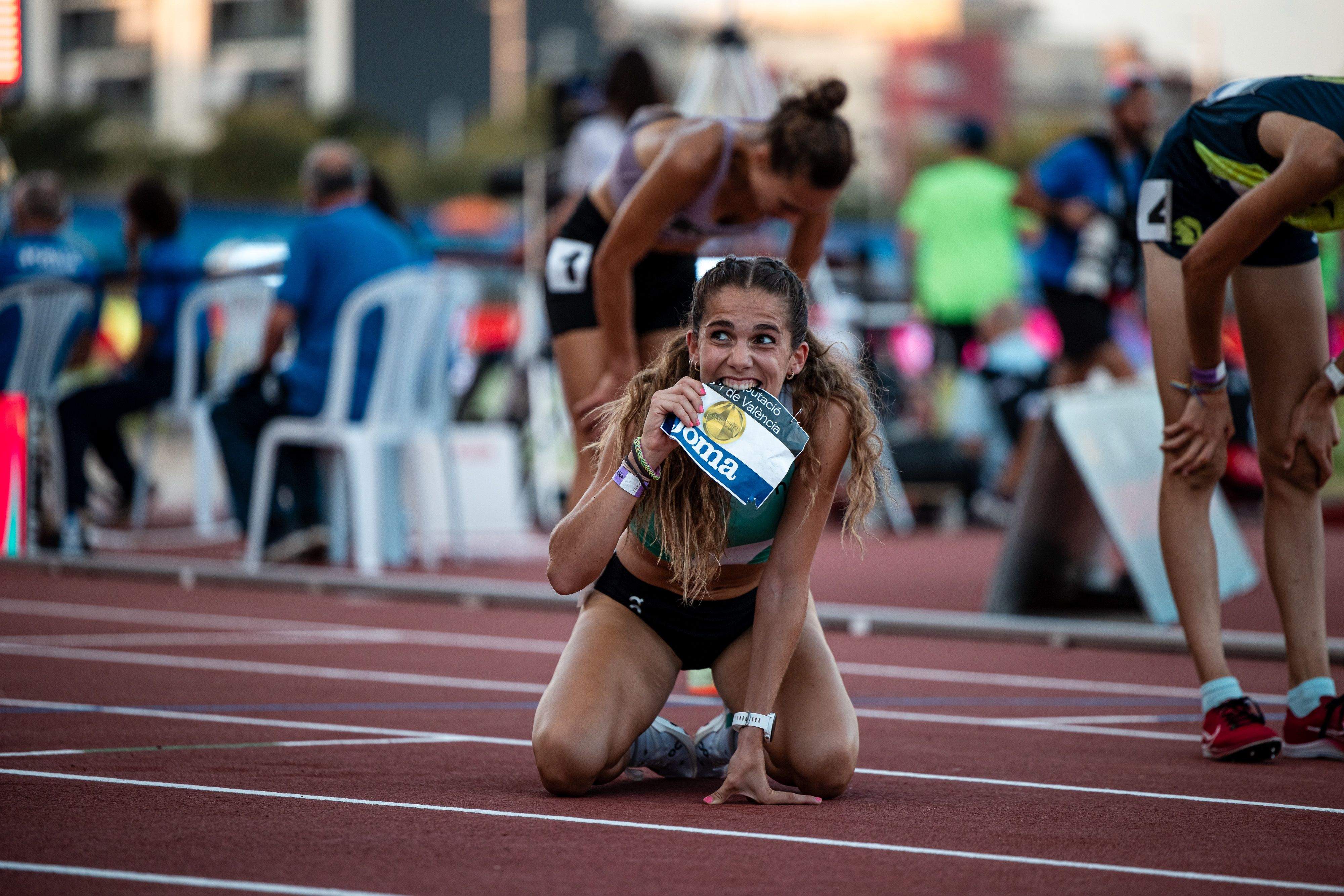 Marta García celebrando su título de campeona de España de 5000 metros el pasado verano en Torrent. SPORTMEDIA. Marta García celebrando su título de campeona de España de 5000 metros el pasado verano en Torrent. SPORTMEDIA.