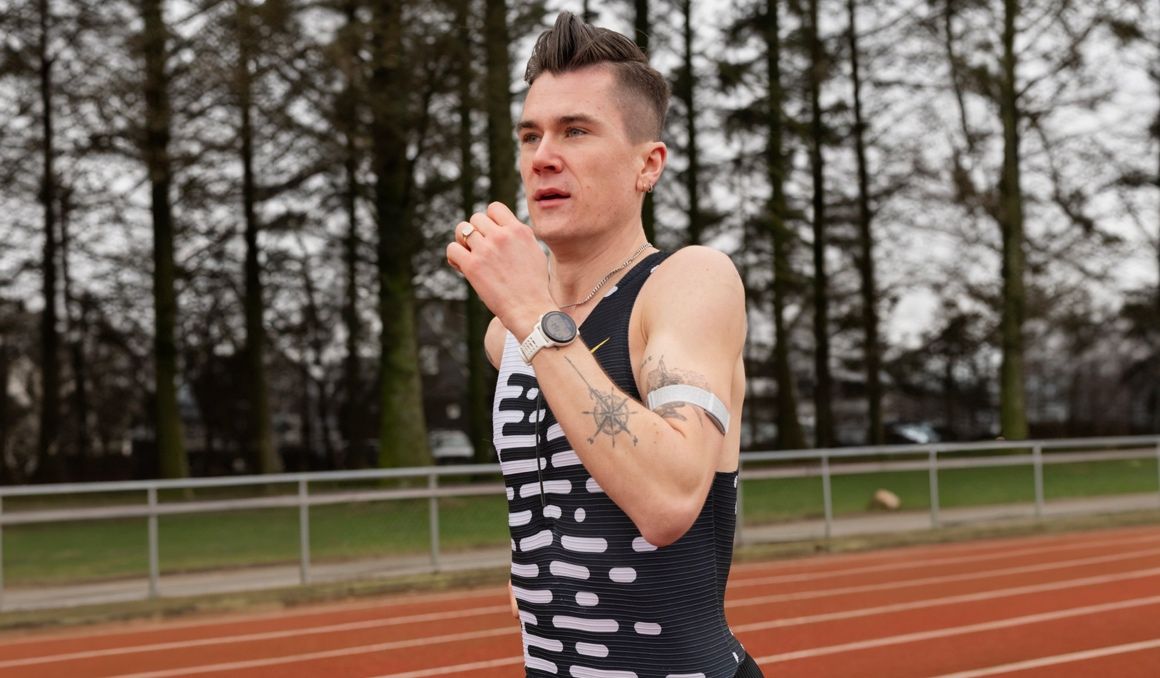 Jakob Ingebrigtsen es el nuevo embajador estrella de Coros. LYMBUS.