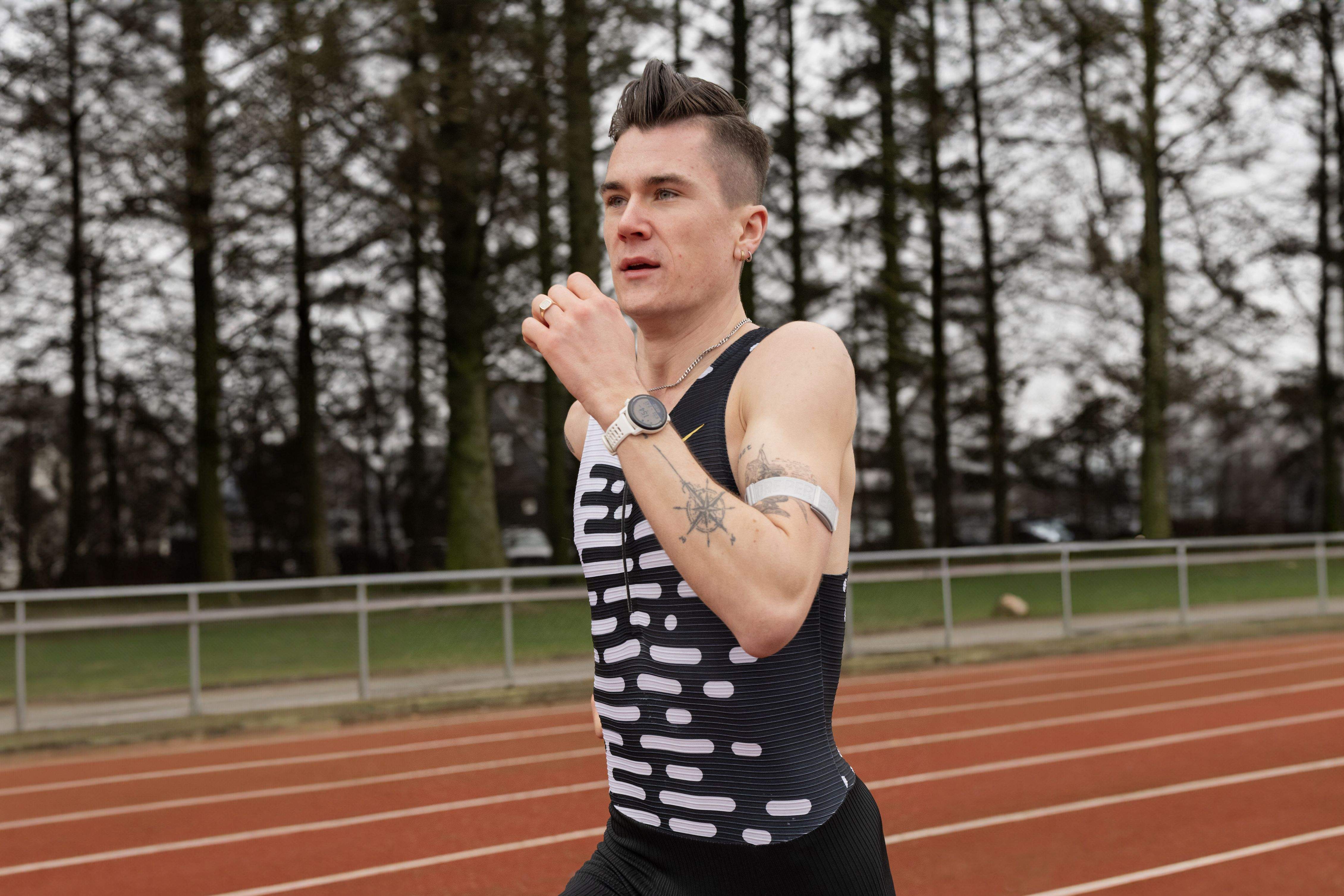 Jakob Ingebrigsten entrenando con COROS Jakob Ingebrigsten entrenando con COROS