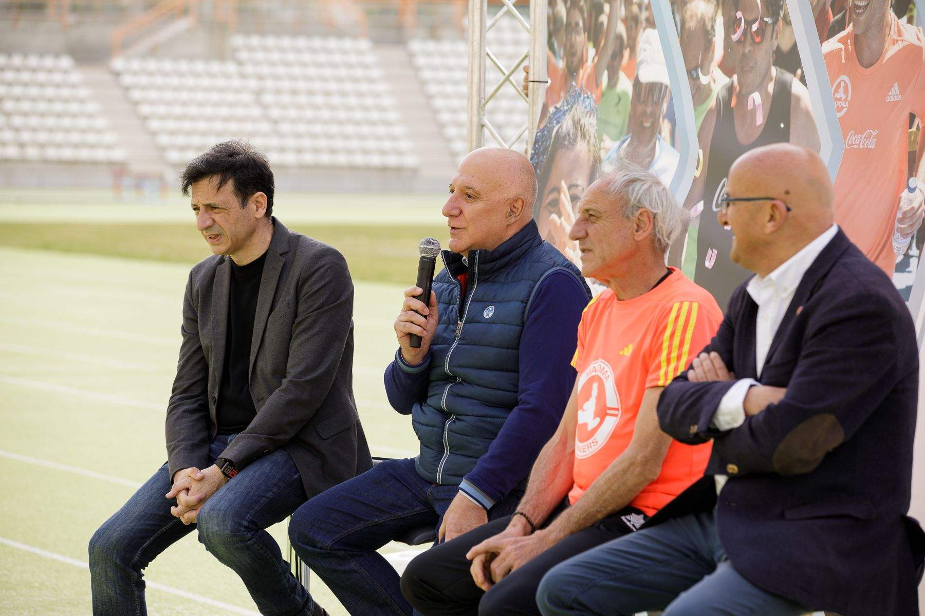Jaime Álvaro (AS), Pedro Rumbao (MAPOMA), Fermín Cacho y Teo Dueñas (Coca Cola) fueron los encargados de inaugurar el evento. BÁRBARA SÁNCHEZ PALOMERO
