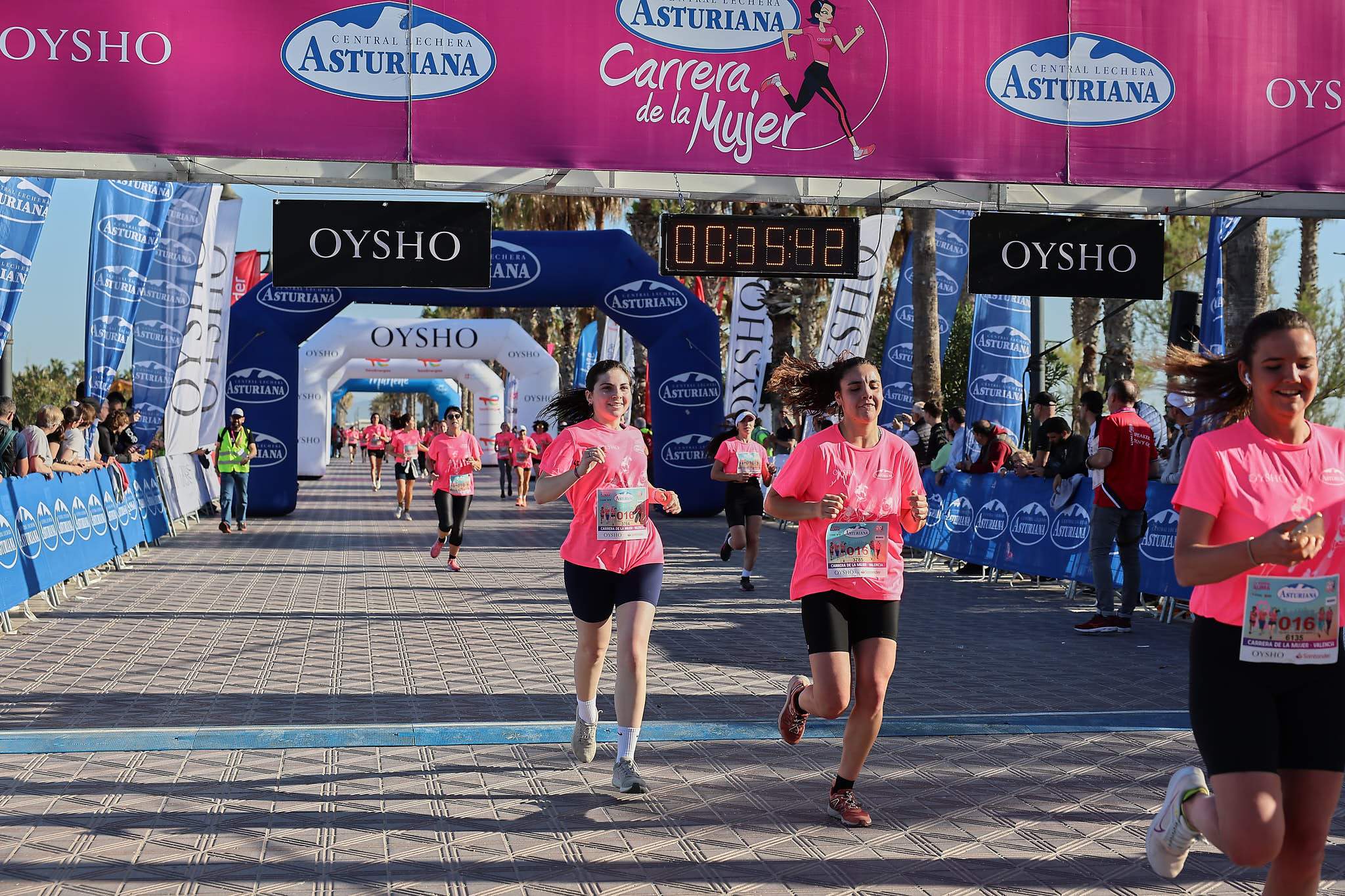 Las mejores fotos de la Carrera de la Mujer Central Lechera Asturiana de Valencia 2024. 0402