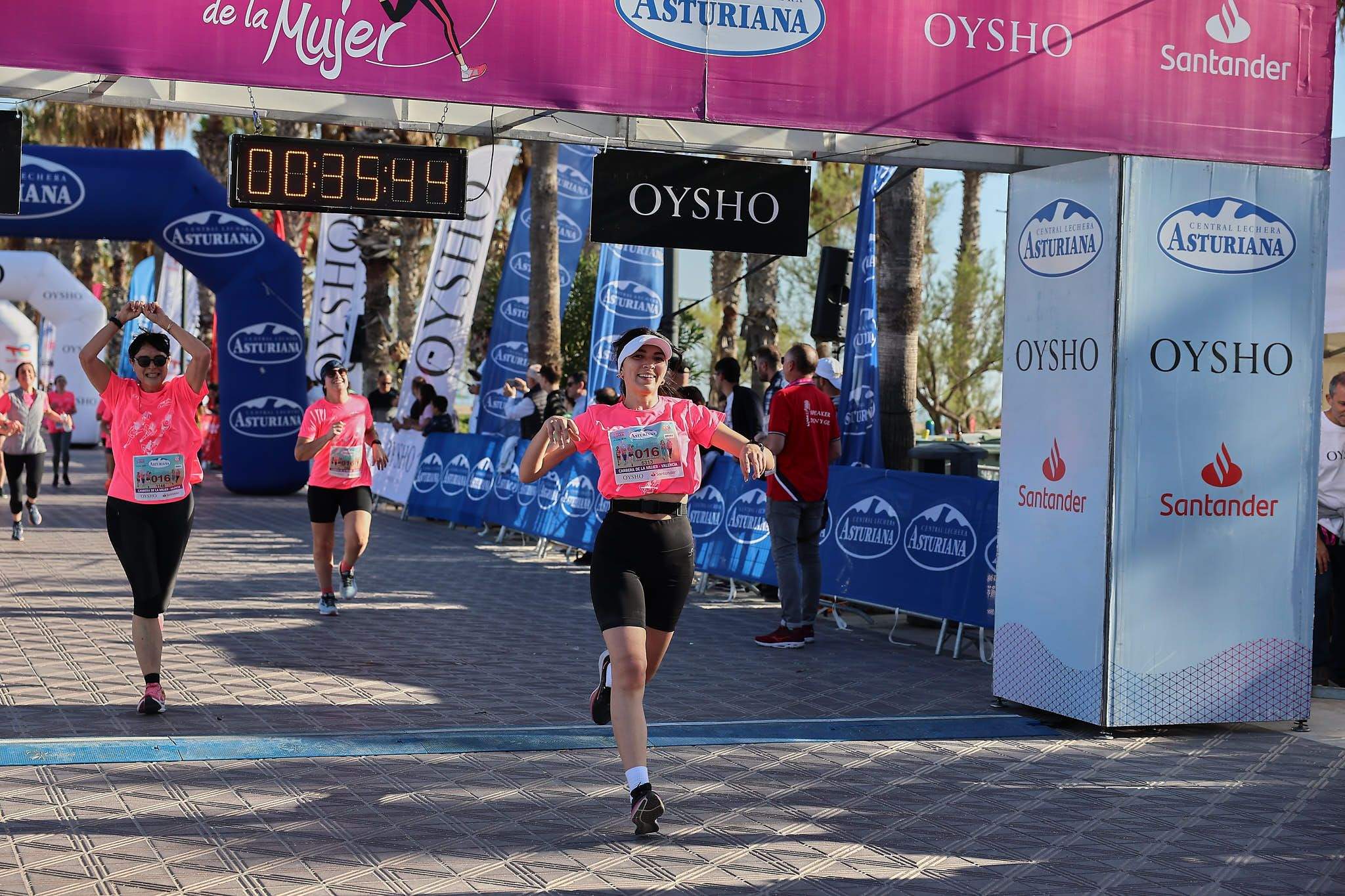 Las mejores fotos de la Carrera de la Mujer Central Lechera Asturiana de Valencia 2024. 0403